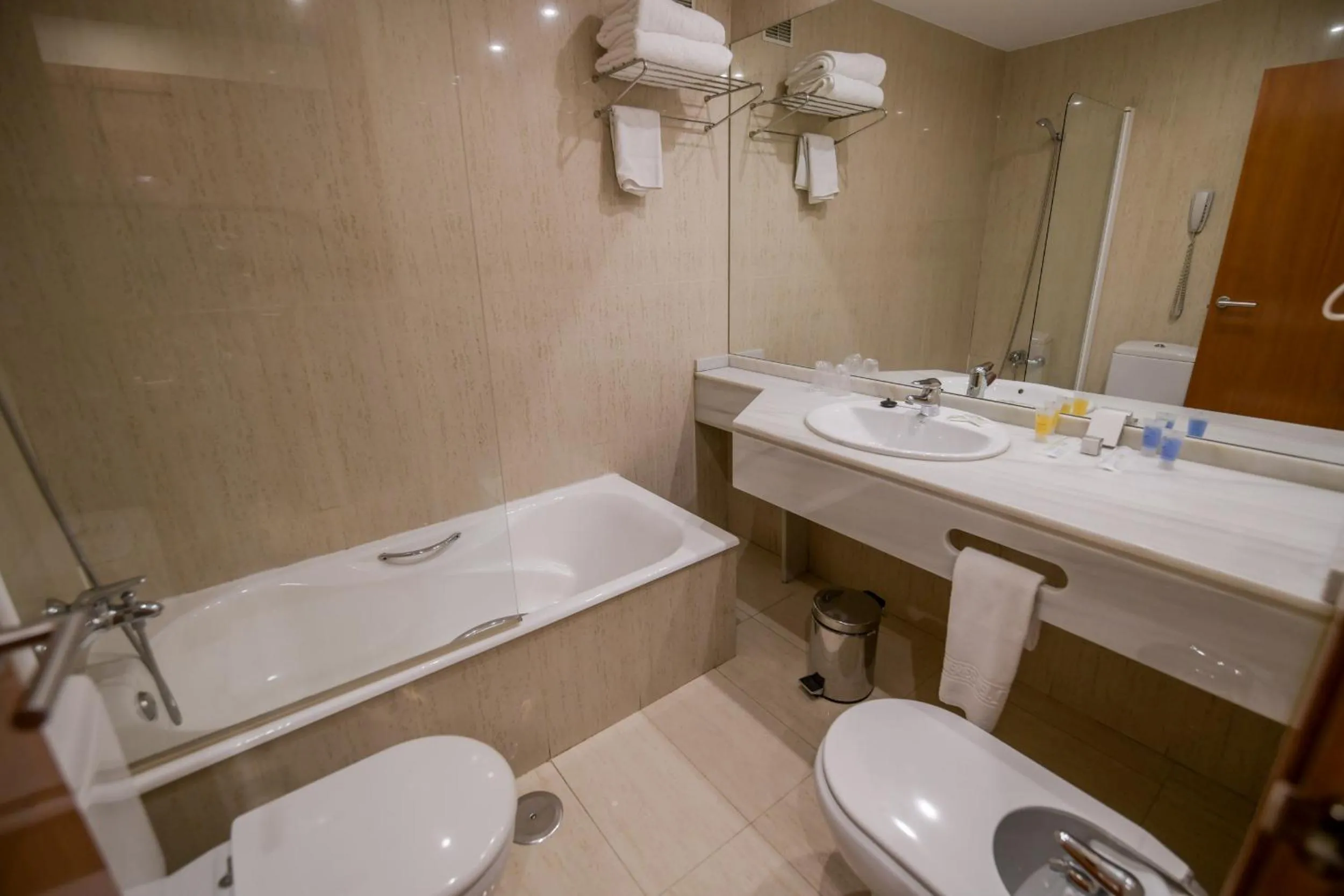 Bathroom in Hotel Mieres del Camino