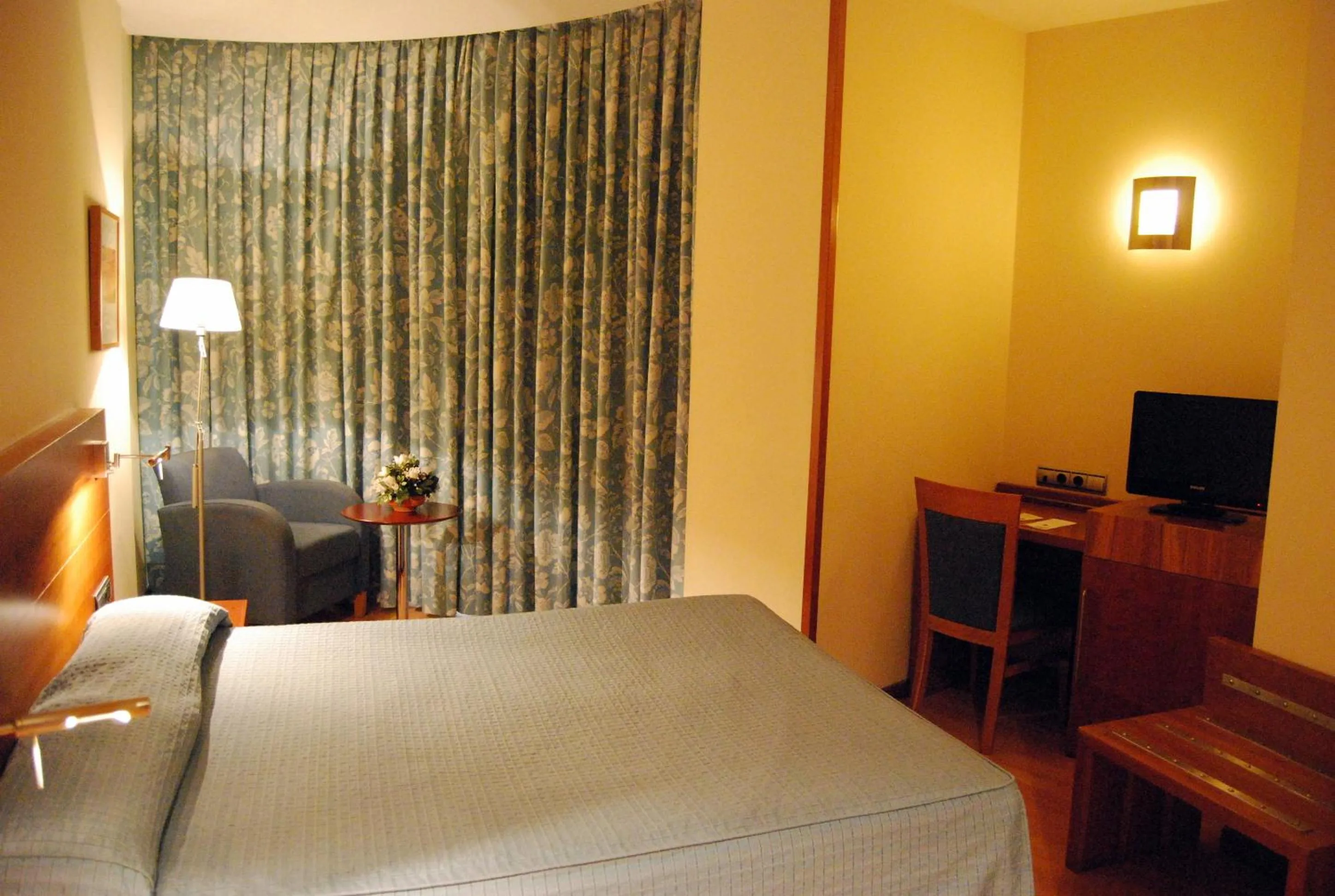 Photo of the whole room, Bed in Hotel Mieres del Camino