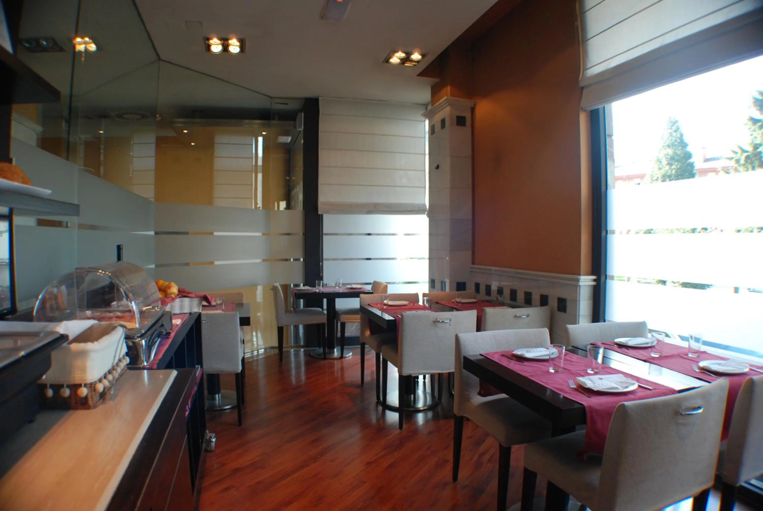 Restaurant/places to eat in Hotel Mieres del Camino