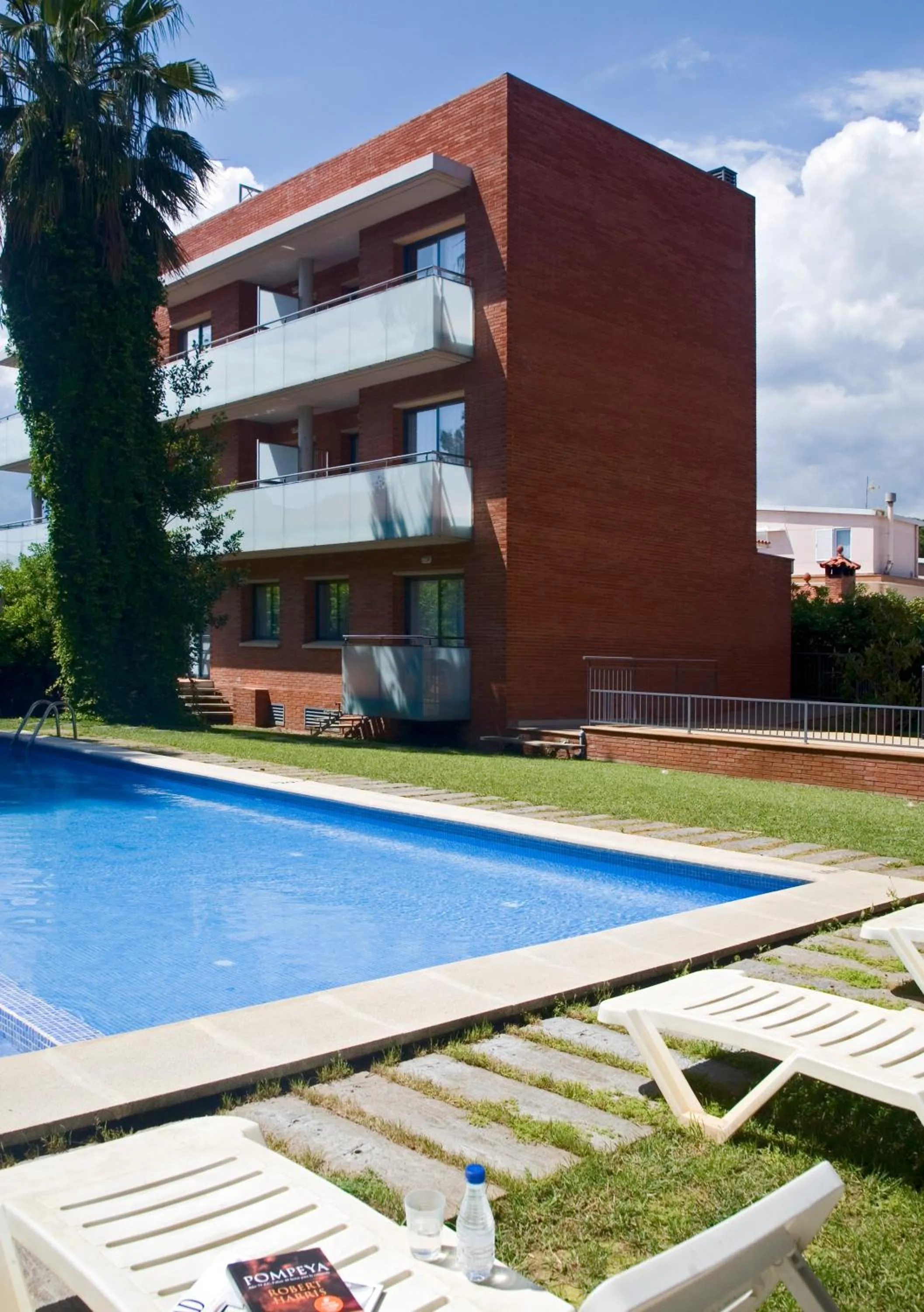 Facade/entrance in SG Costa BCN Apartments