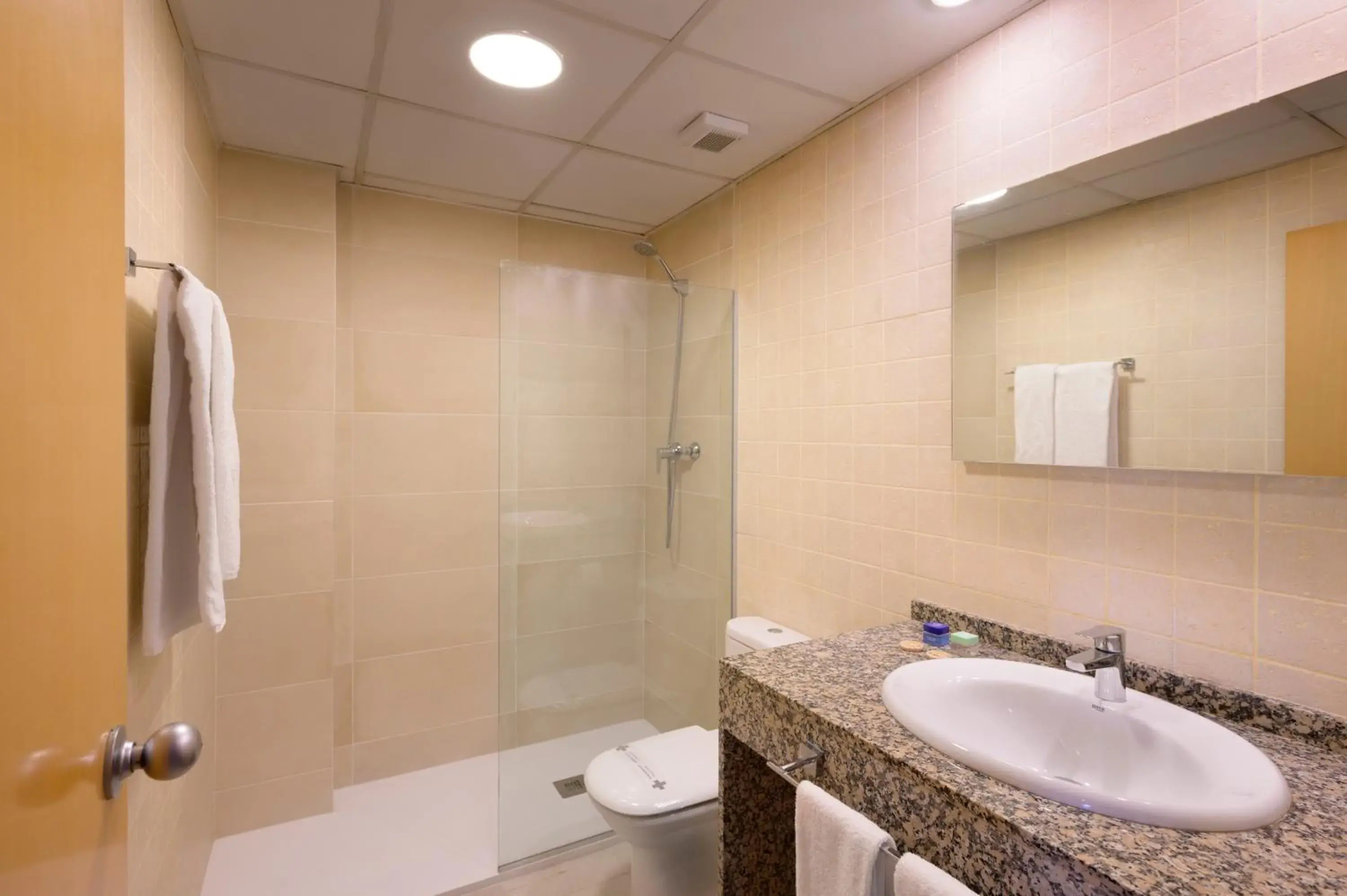 One-Bedroom Apartment (2 Adults) in SG Costa BCN Apartments One-Bedroom Apartment (2 Adults) in SG Costa BCN Apartments