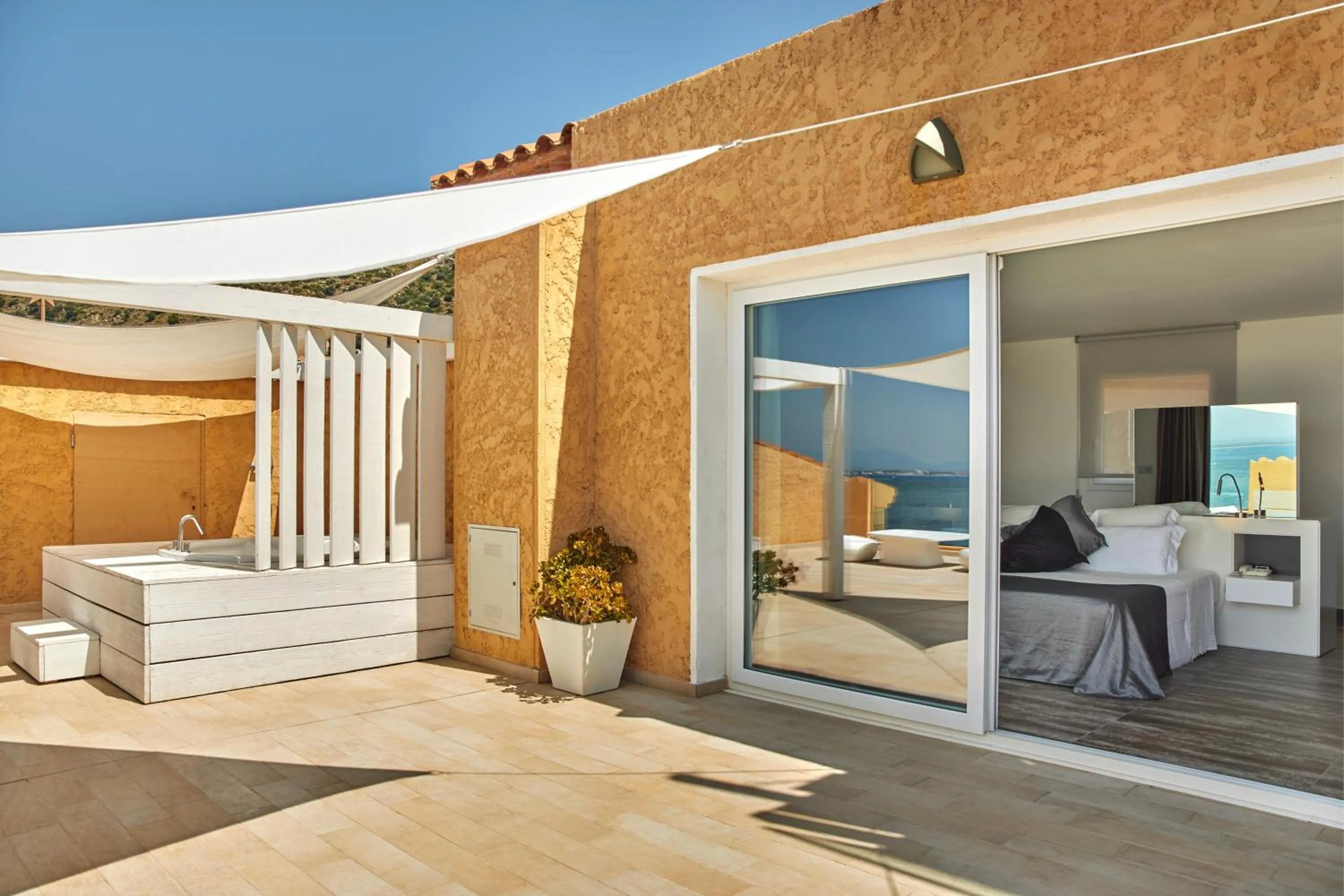 Hot Tub, Bed in Hotel Vistabella