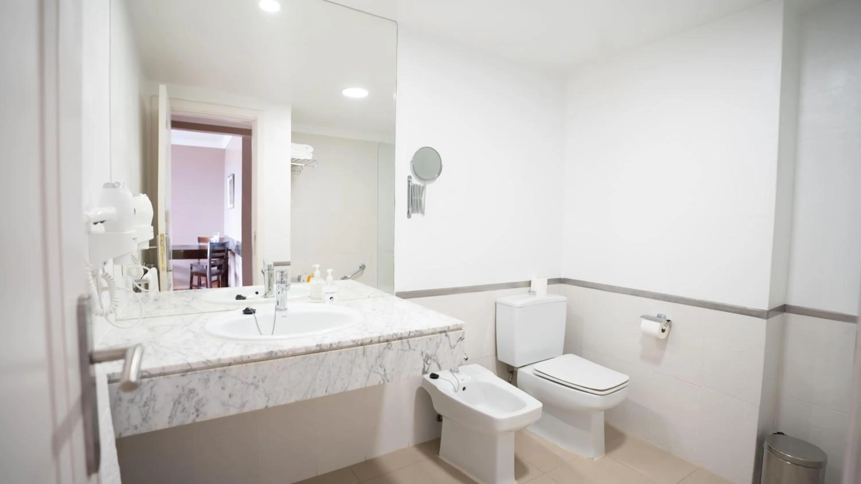 Bathroom in Coral La Quinta Park Suites