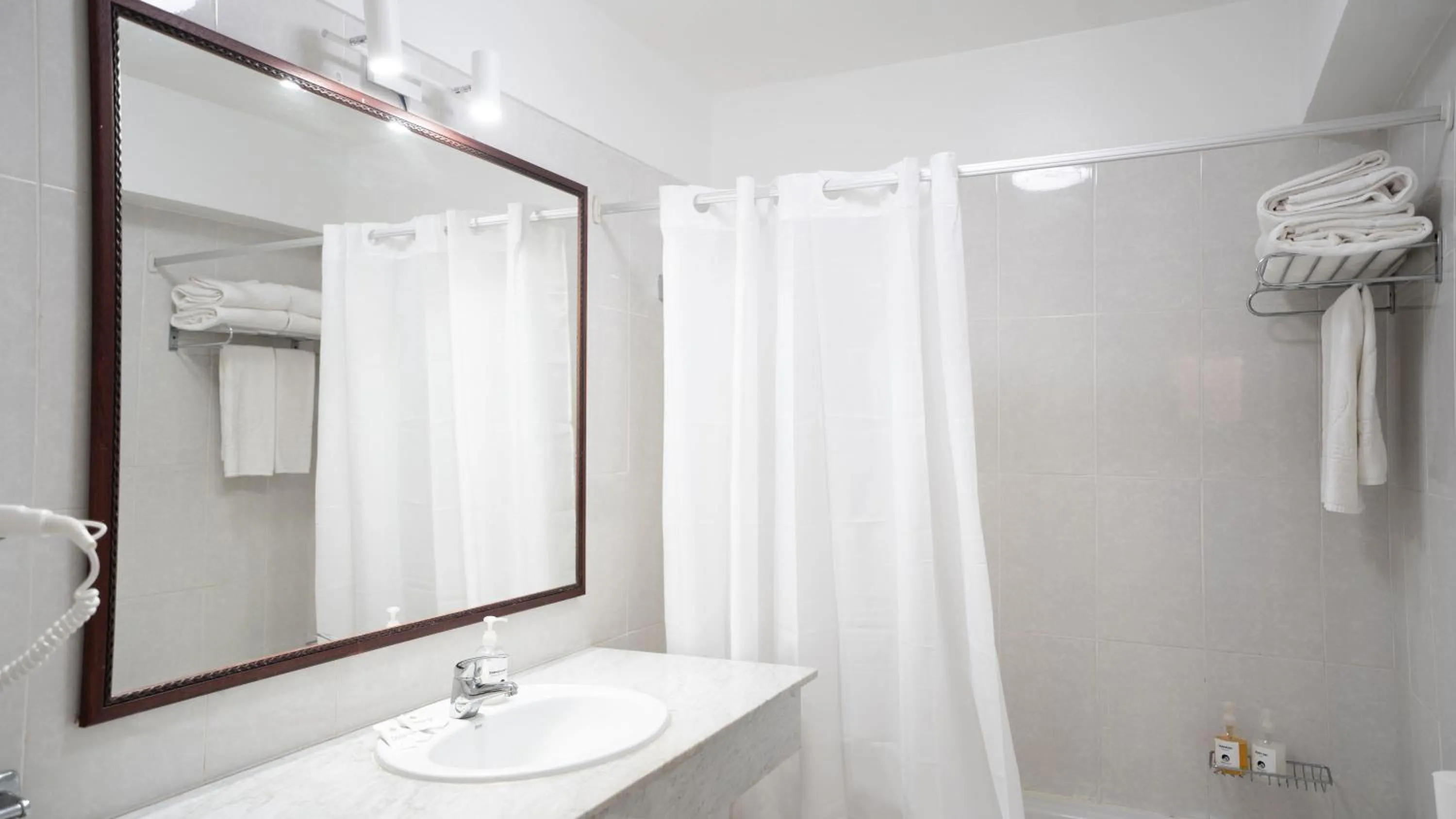 Bathroom in Coral La Quinta Park Suites