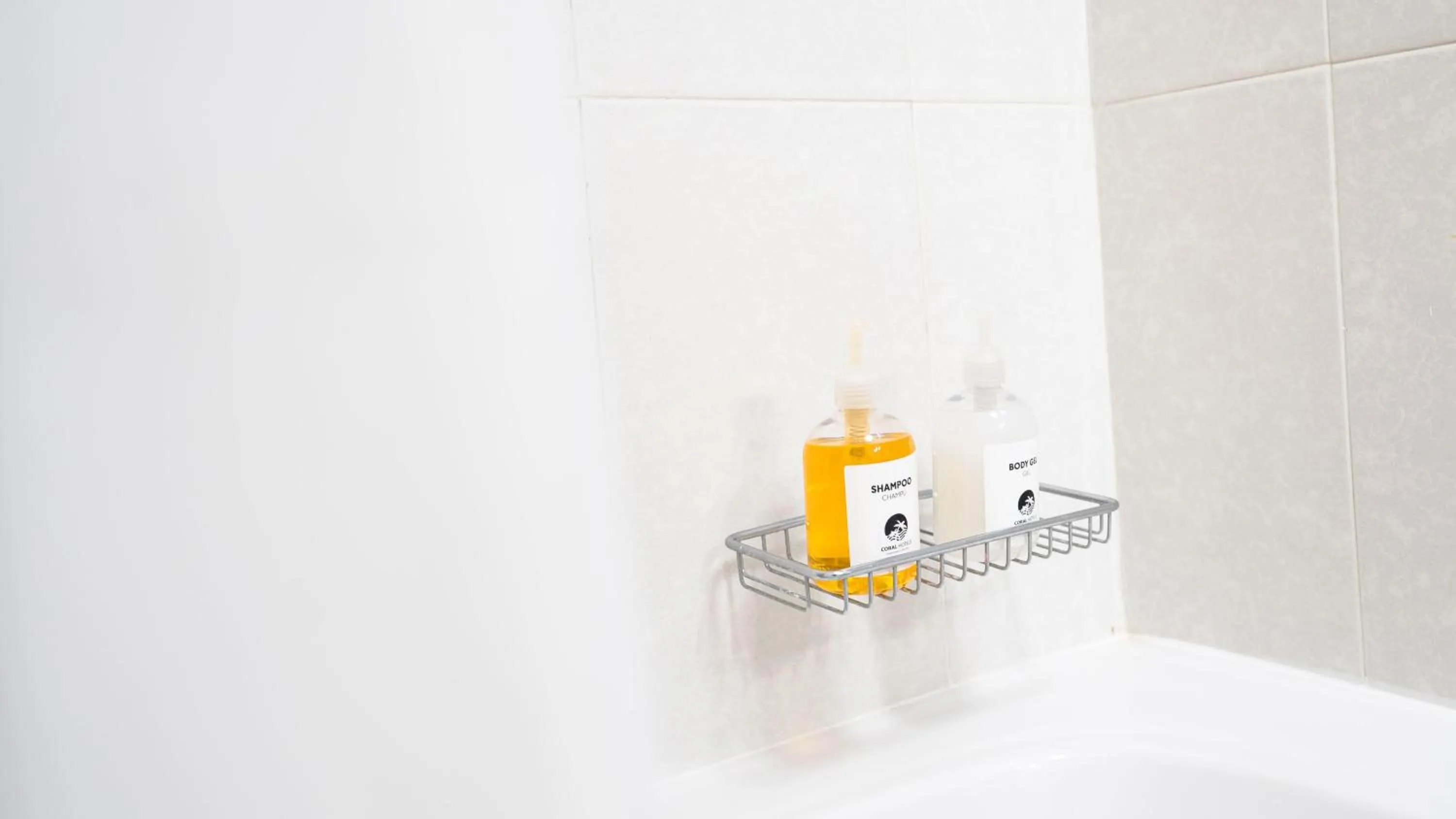 Bathroom in Coral La Quinta Park Suites