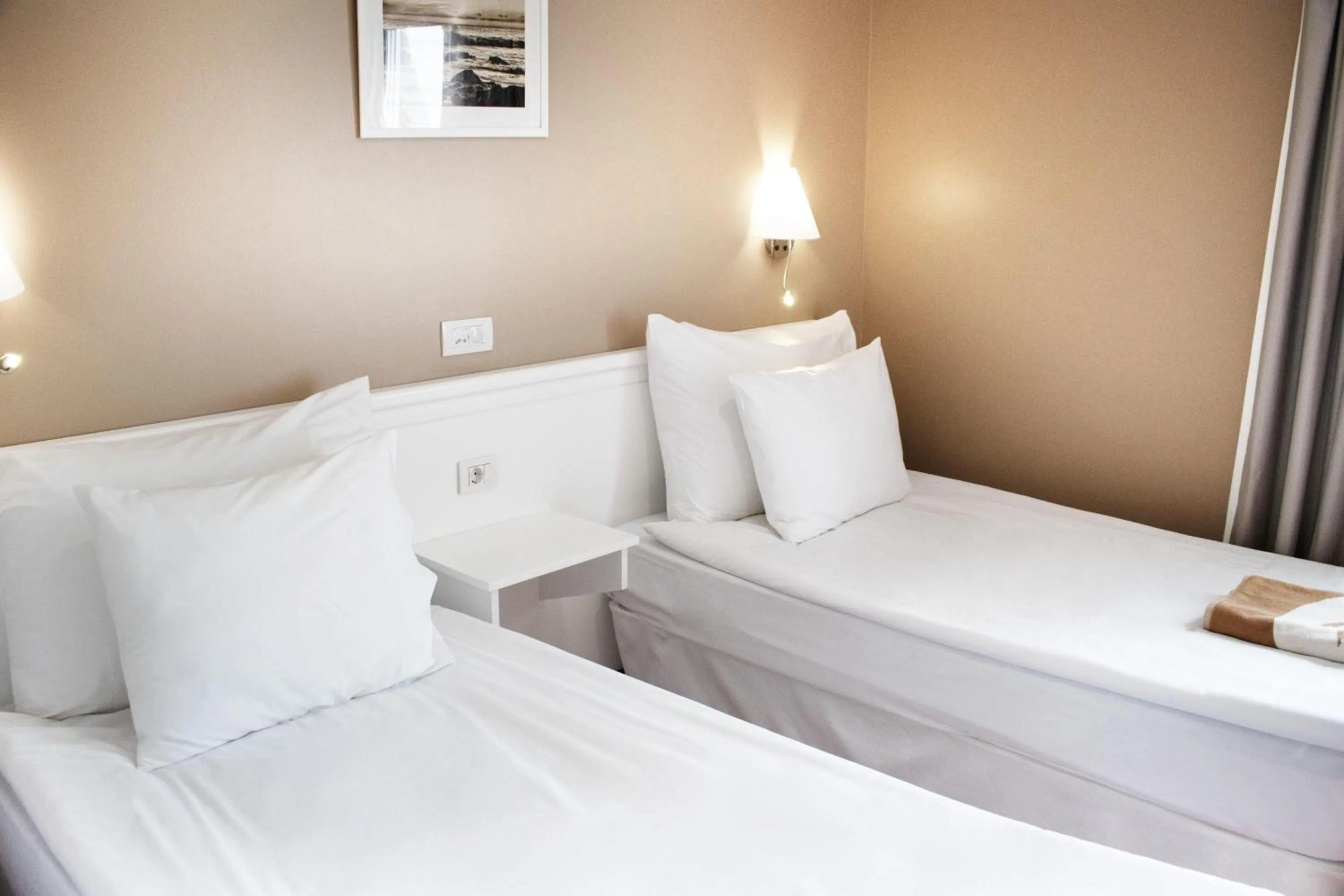 Photo of the whole room, Bed in Coral La Quinta Park Suites