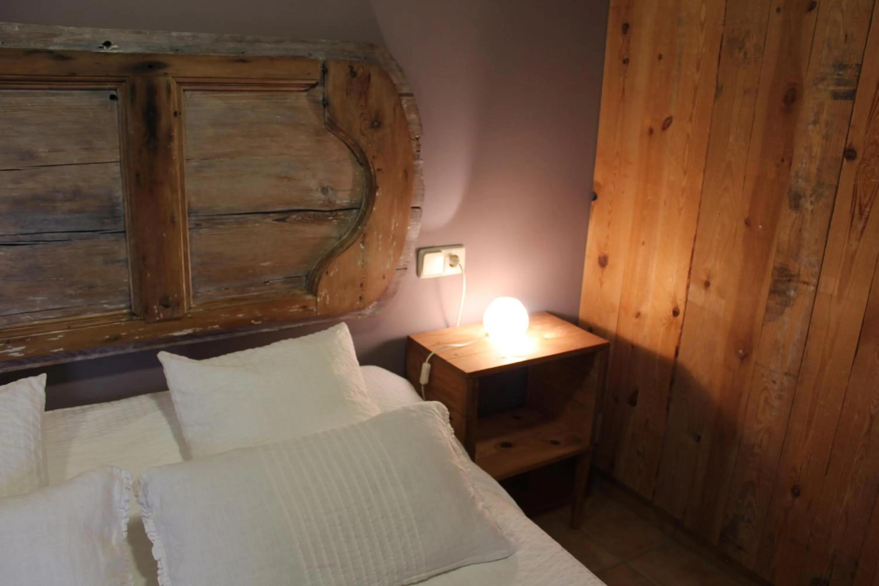 Bedroom, Bed in Castell de Ceuró. Hotel Rural