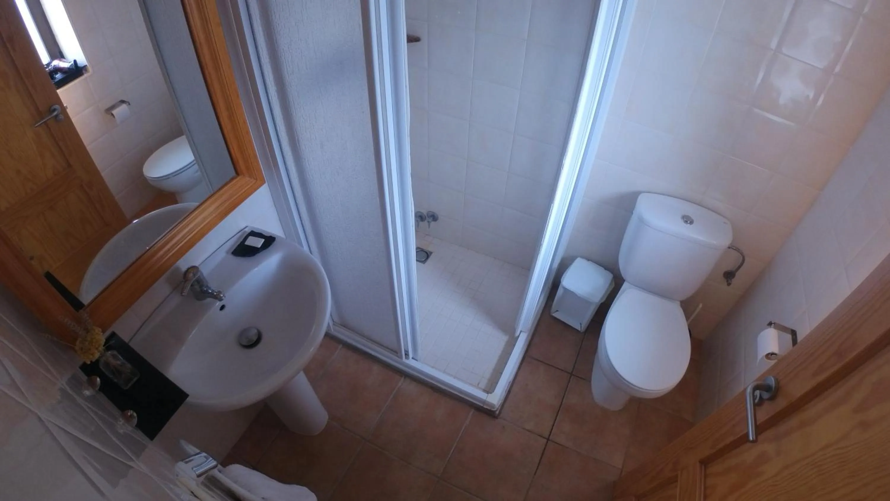 Bathroom in Castell de Ceuró. Hotel Rural