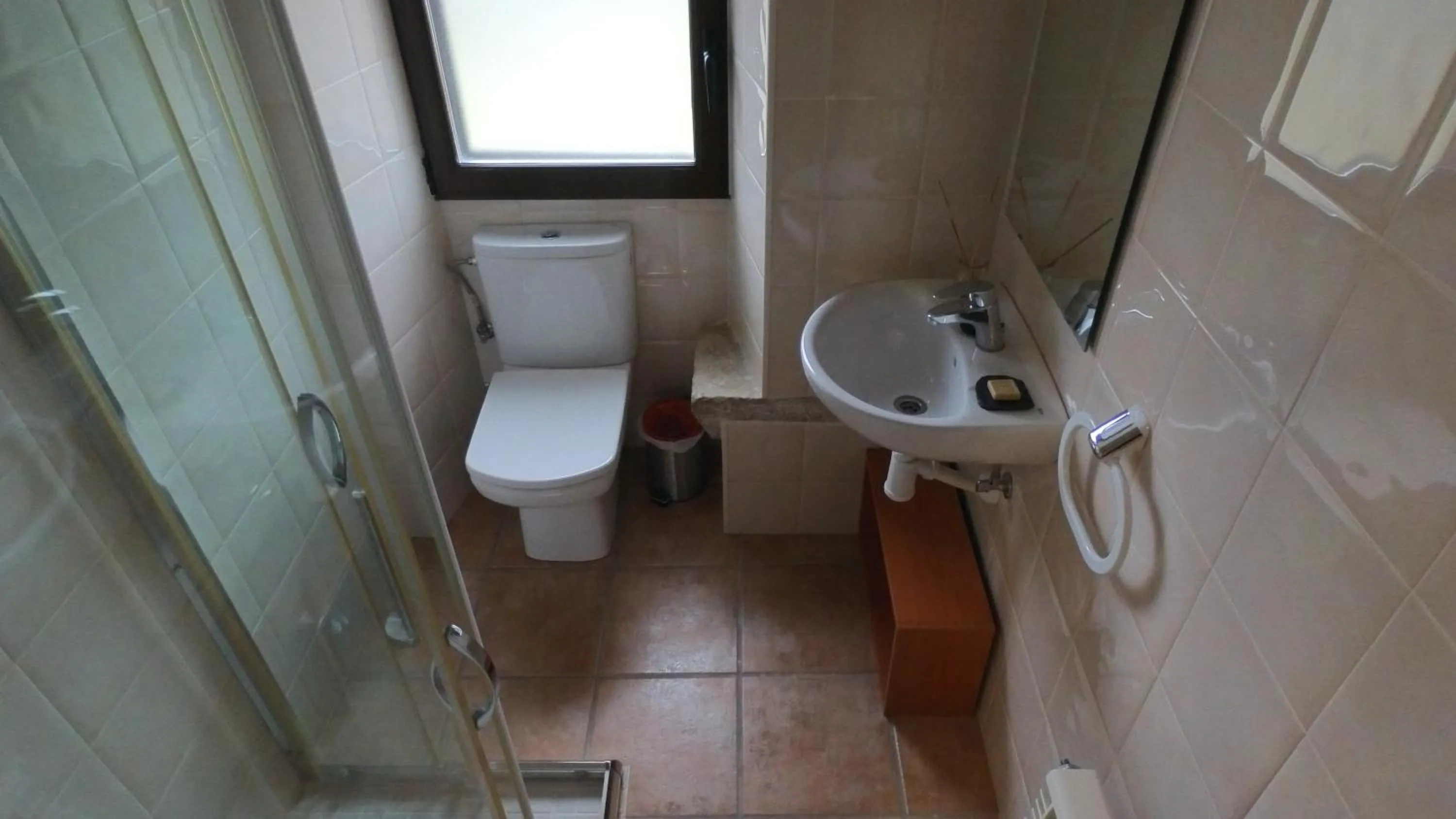 Bathroom in Castell de Ceuró. Hotel Rural