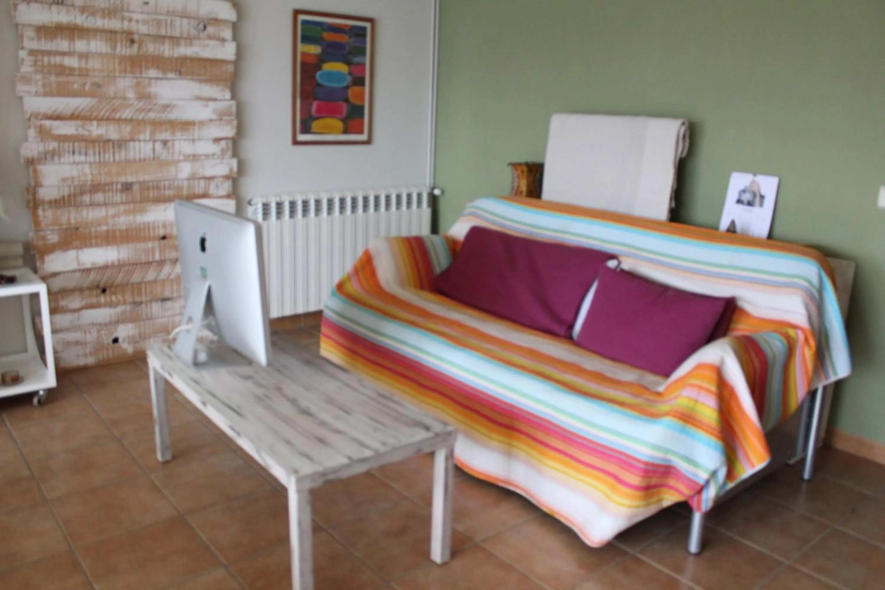 Living room, Bed in Castell de Ceuró. Hotel Rural