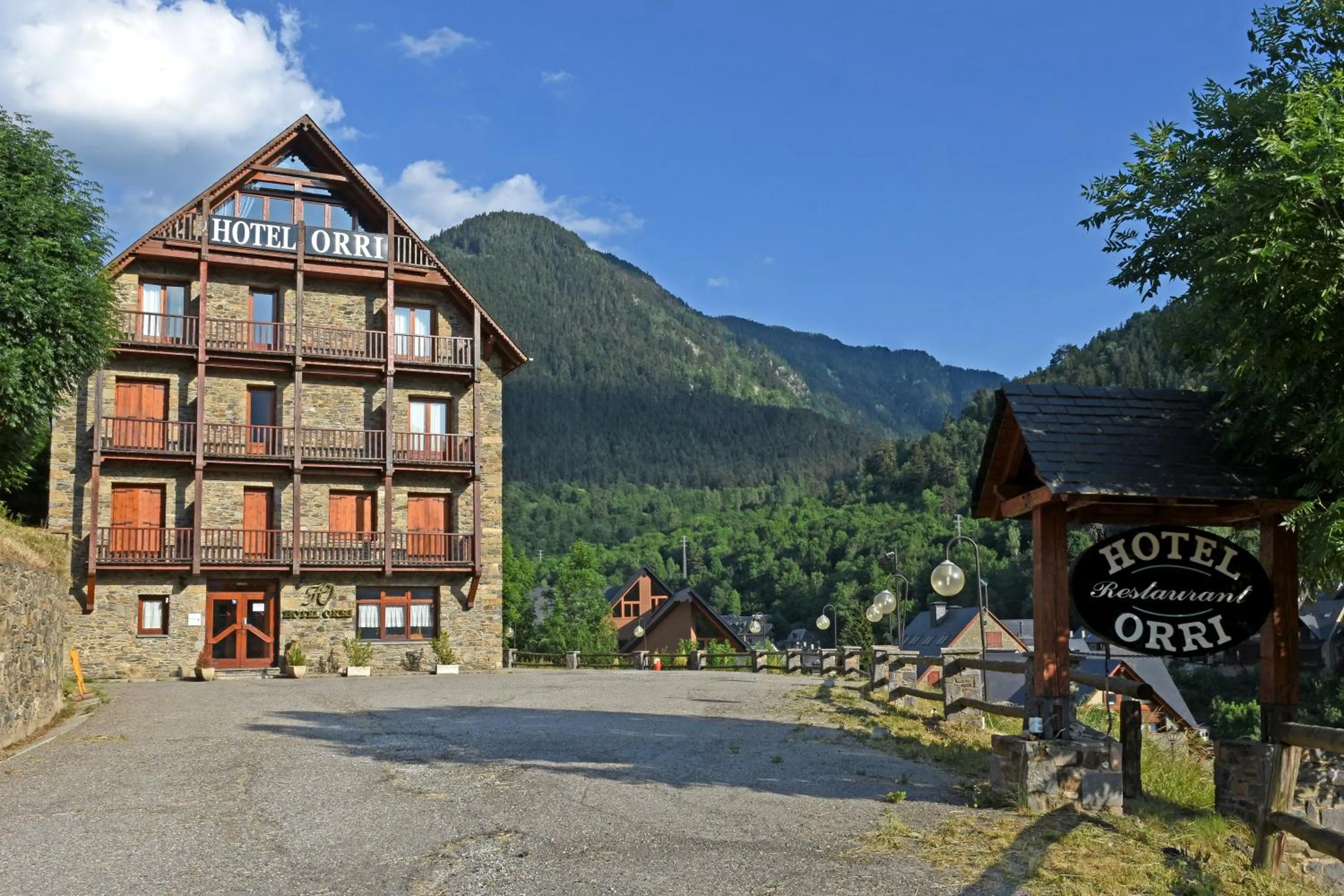 Facade/entrance in RVHotels Orri