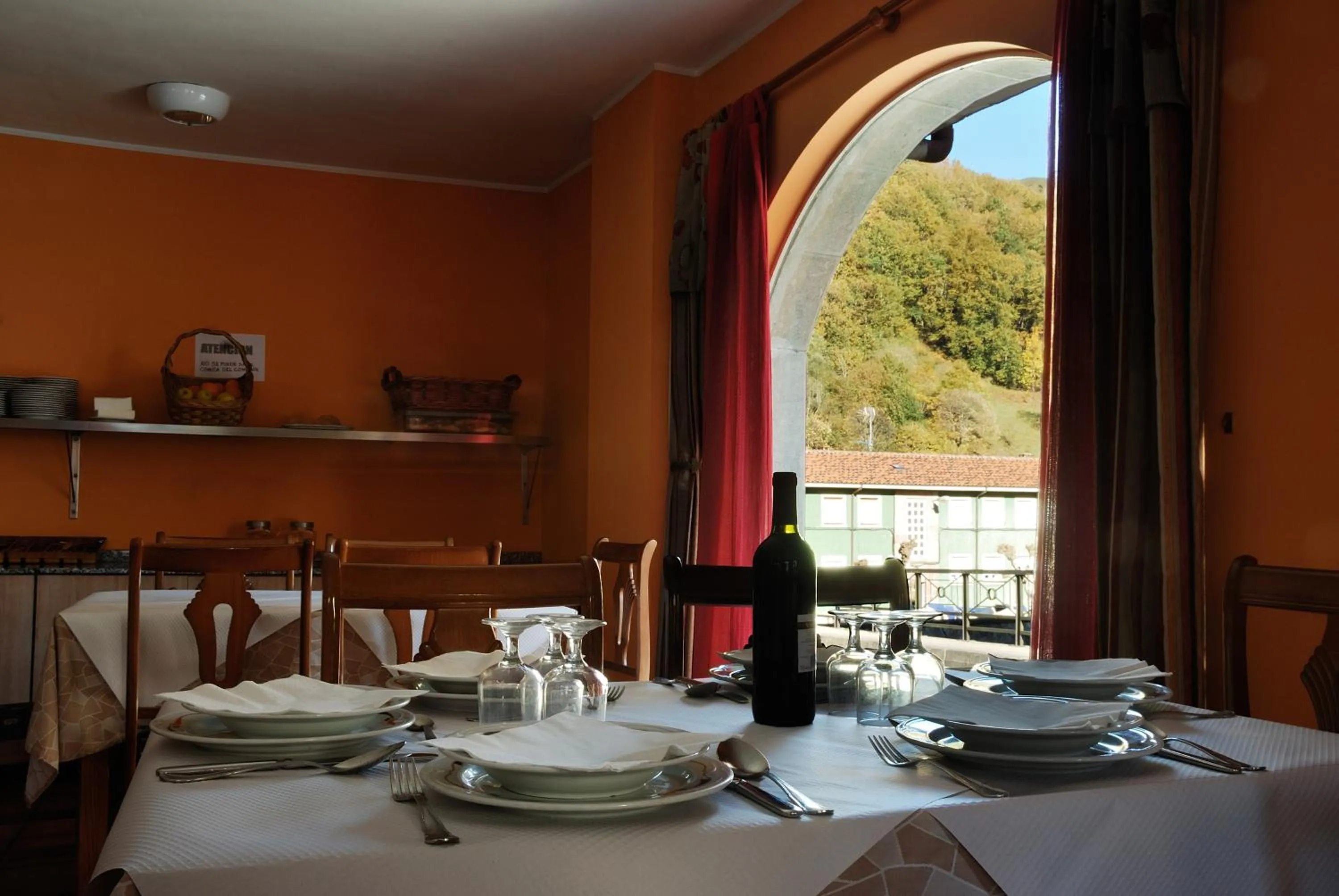 Restaurant/places to eat in Los Acebos Cangas