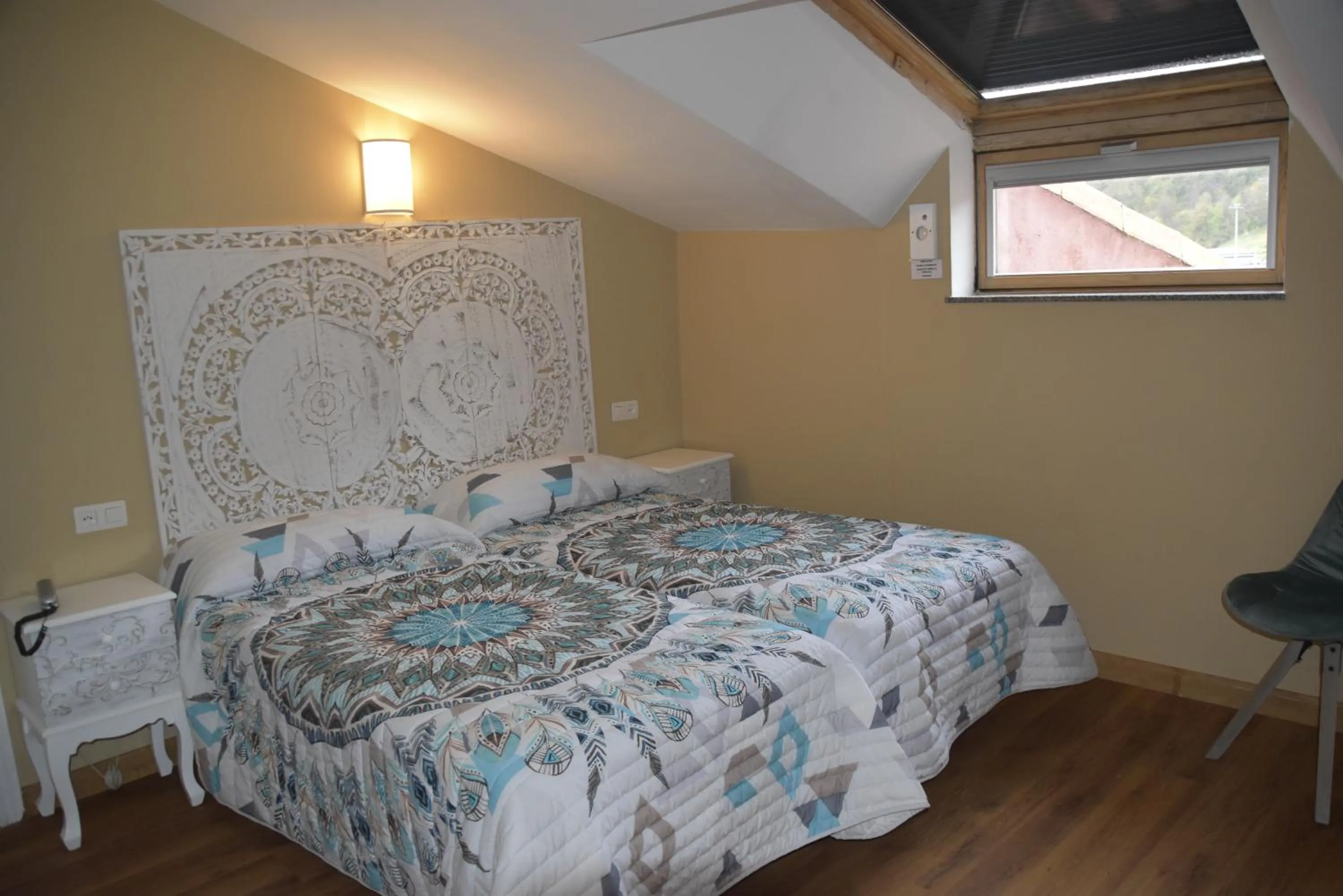 Photo of the whole room in Los Acebos Cangas