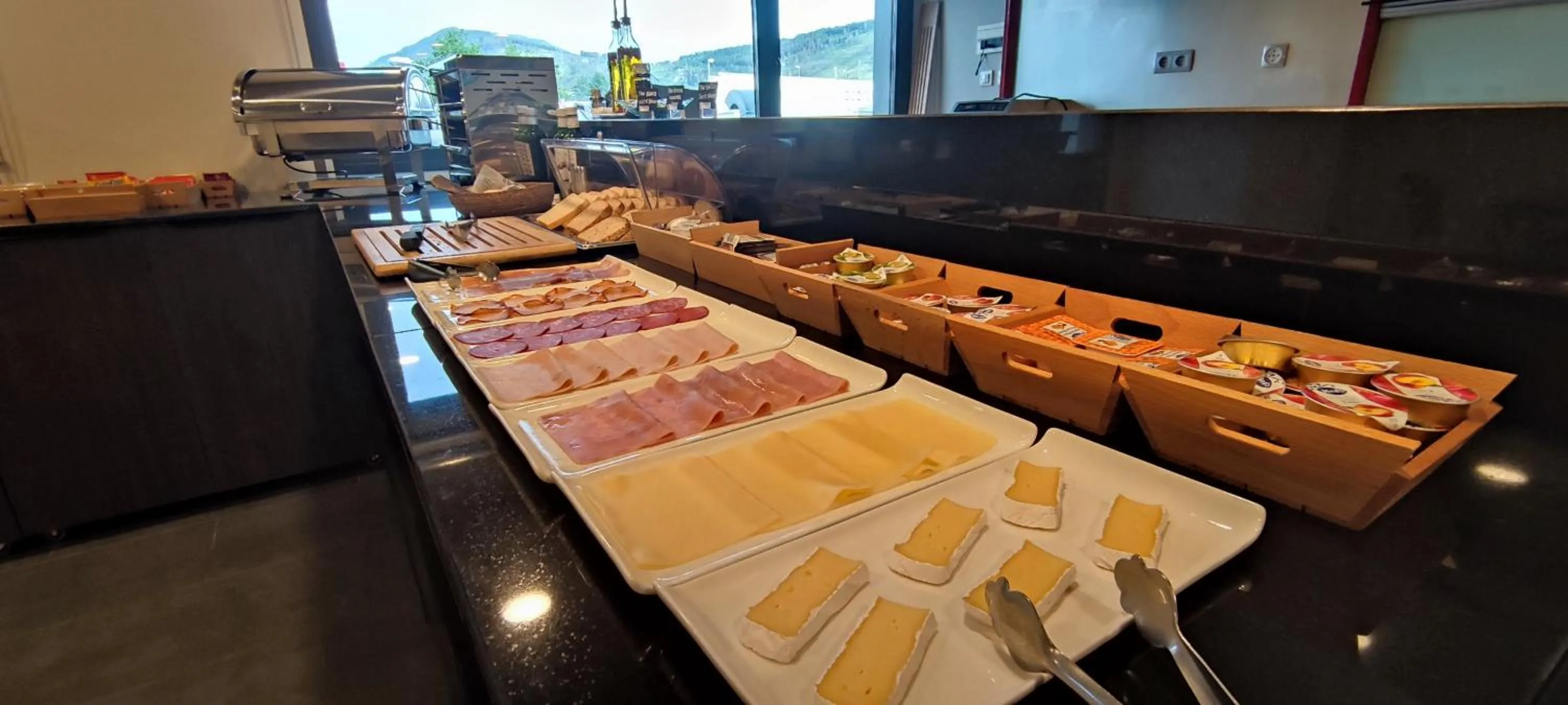 Buffet breakfast in Hotel Apartamentos San Fermín Pamplona