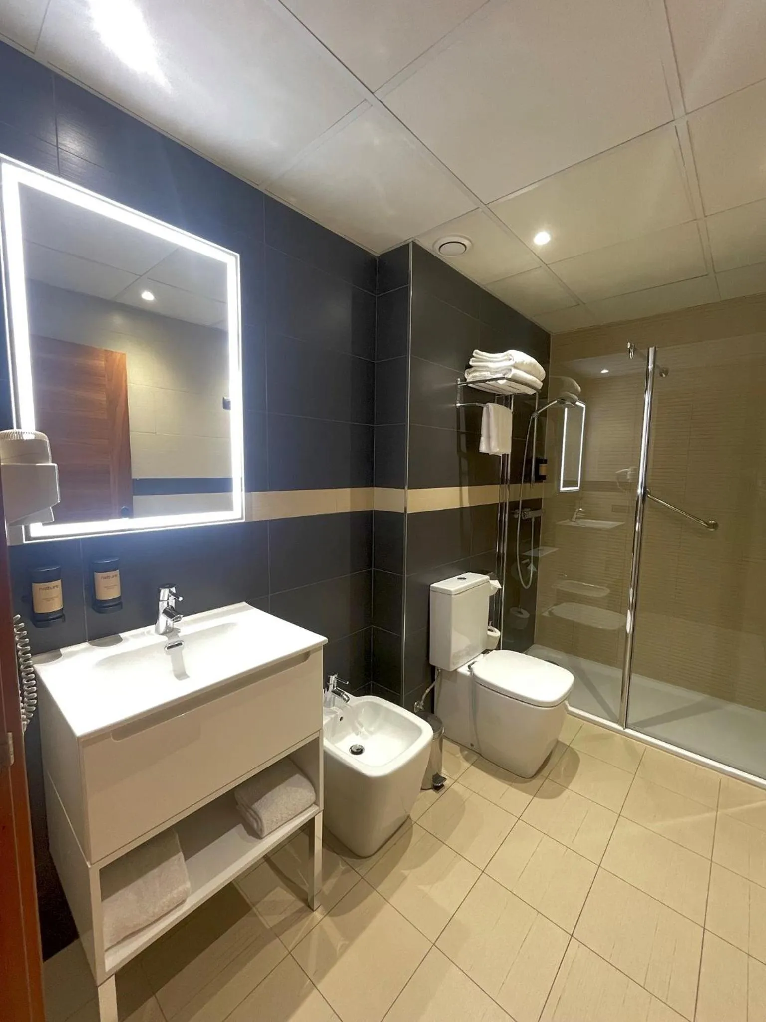 Bathroom in Hotel Apartamentos San Fermín Pamplona