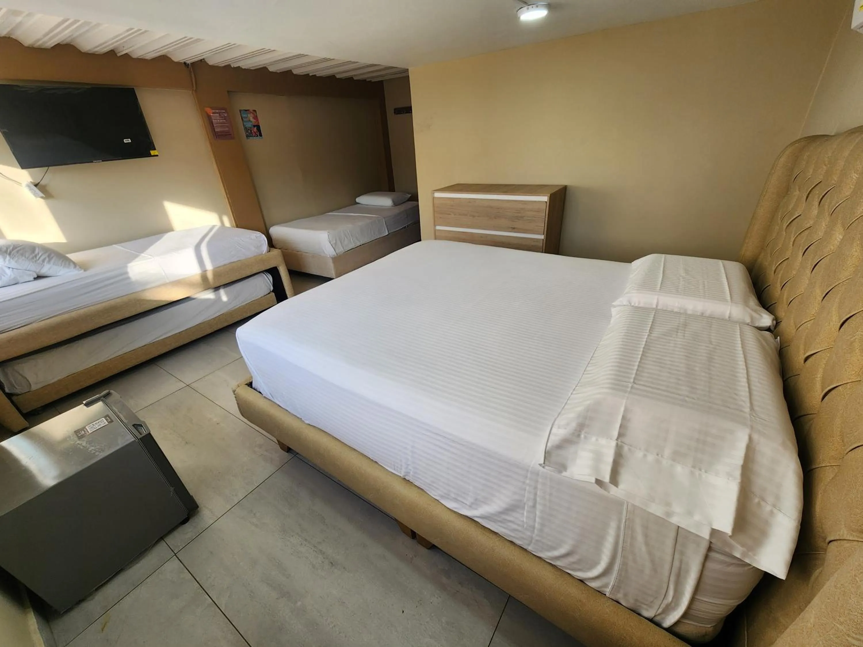 Photo of the whole room in Hotel y Cabañas Covemar