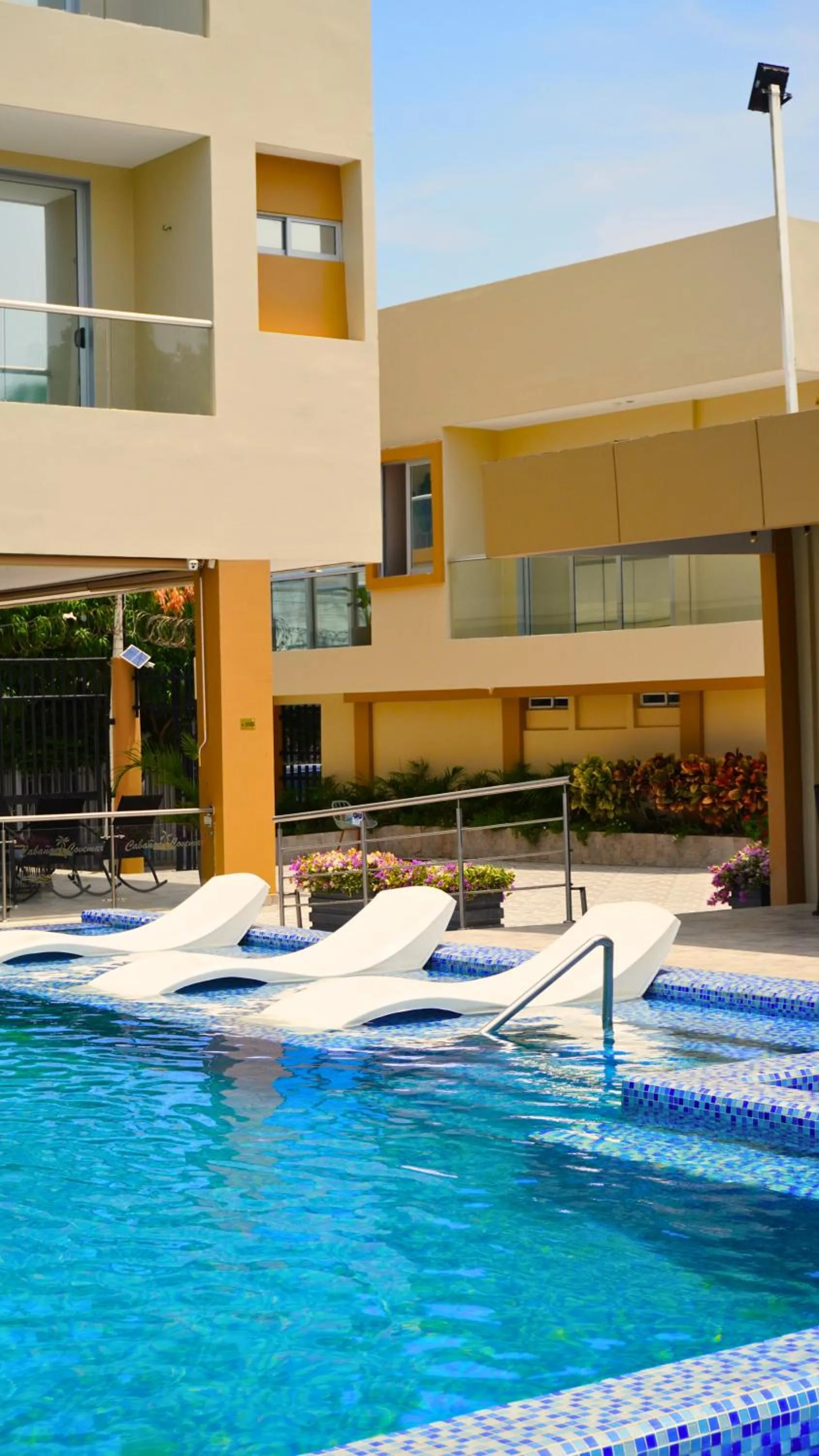 Swimming pool in Hotel y Cabañas Covemar