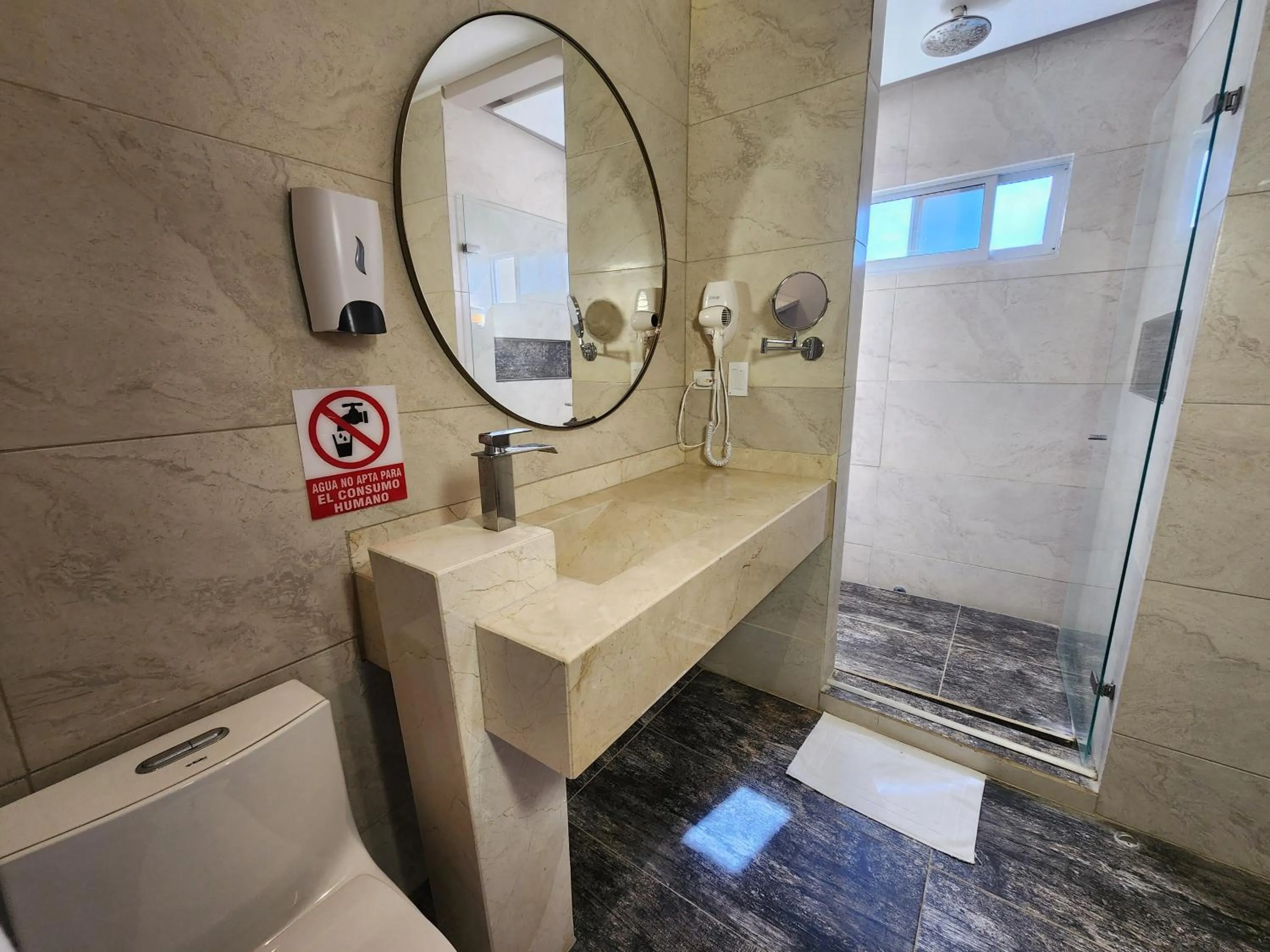 Shower in Hotel y Cabañas Covemar