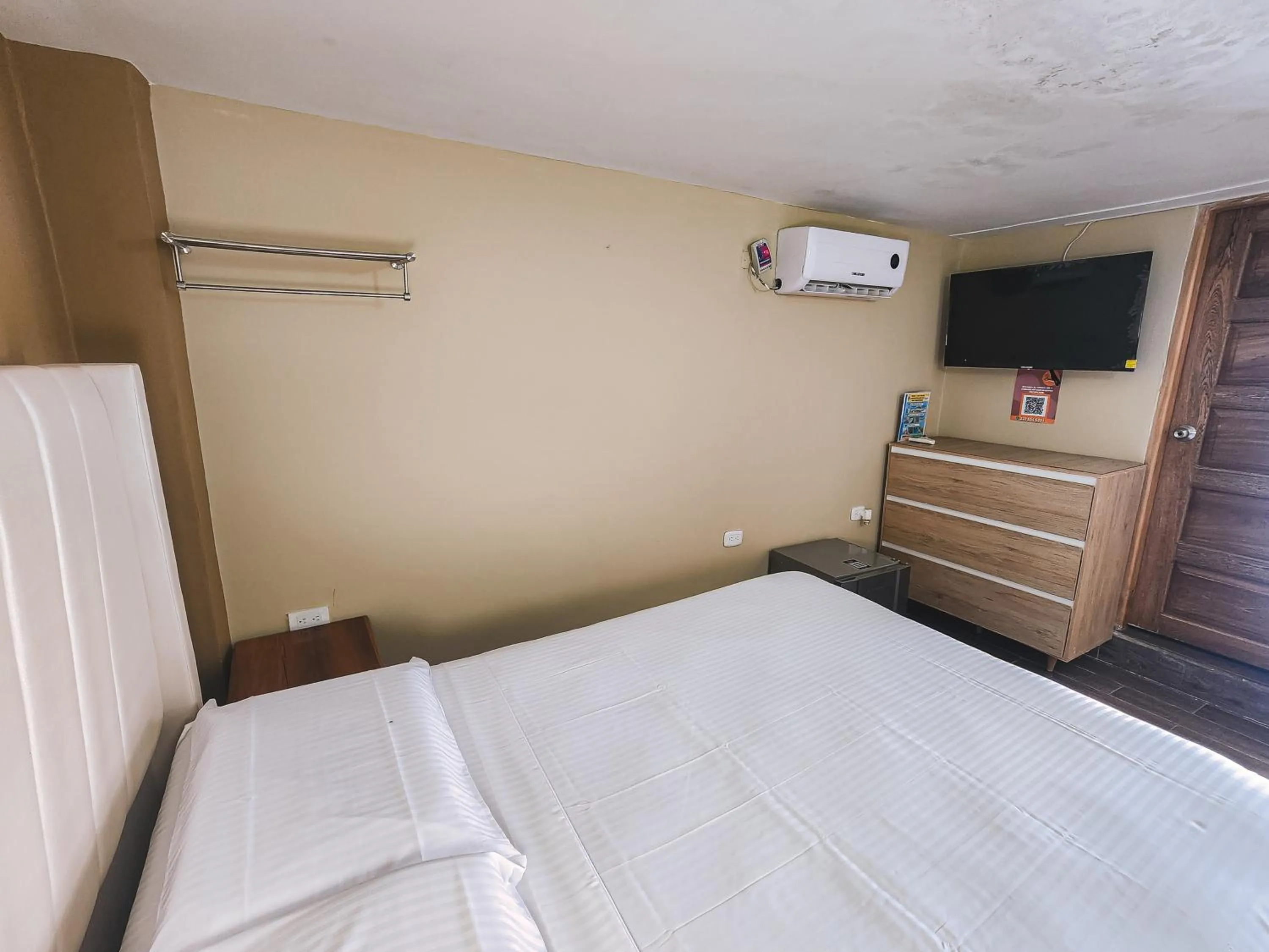 Photo of the whole room in Hotel y Cabañas Covemar