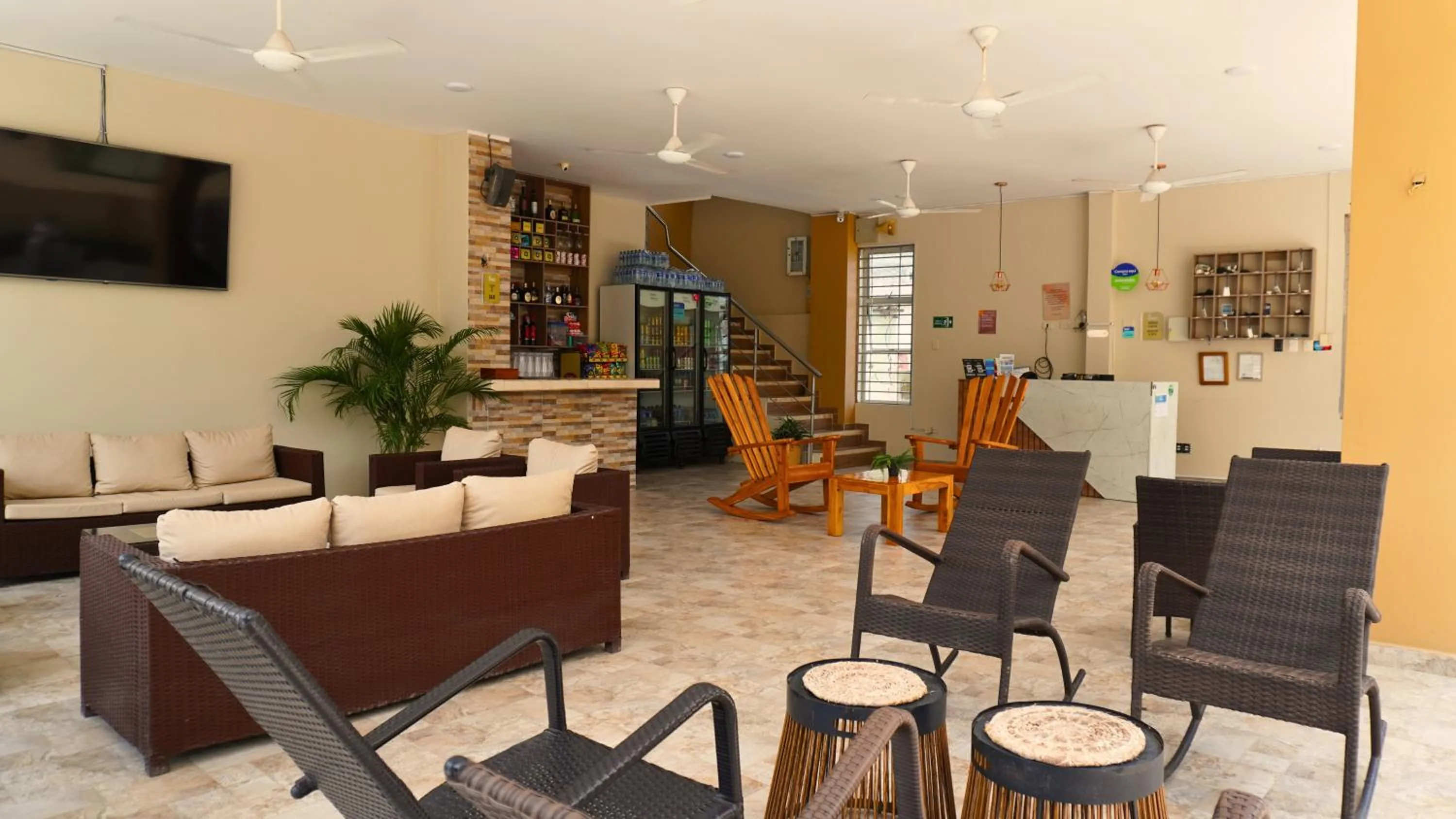 Communal lounge/ TV room in Hotel y Cabañas Covemar