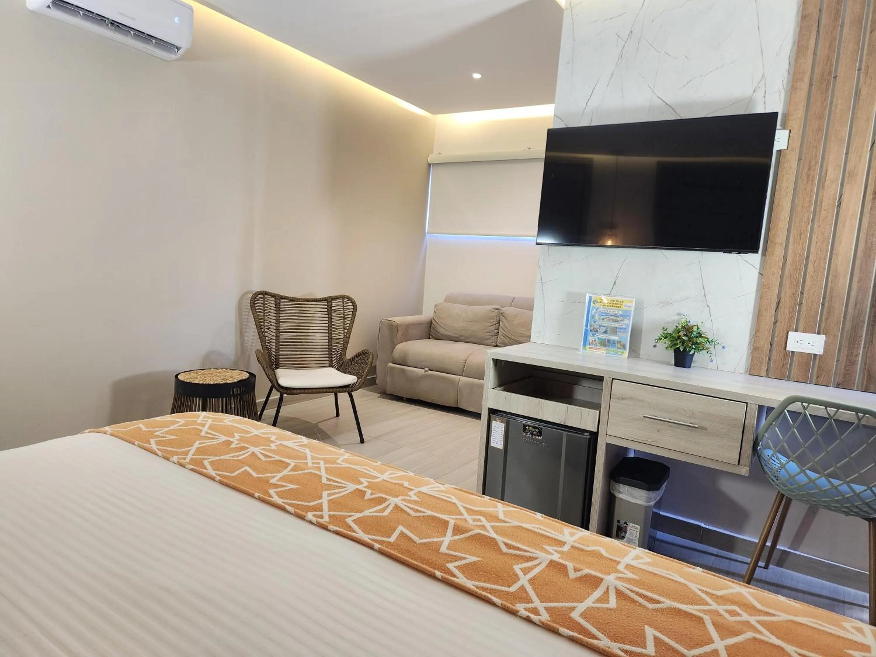 Photo of the whole room in Hotel y Cabañas Covemar