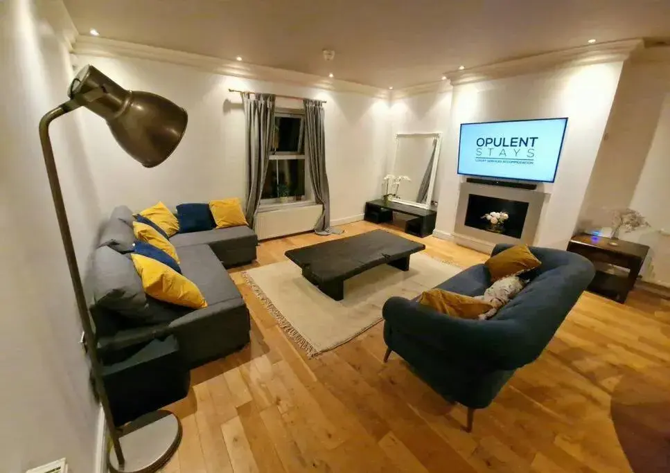 Two-Bedroom Apartment in Stunning Luxury 2 Bed Penthouse Apartment Two-Bedroom Apartment in Stunning Luxury 2 Bed Penthouse Apartment