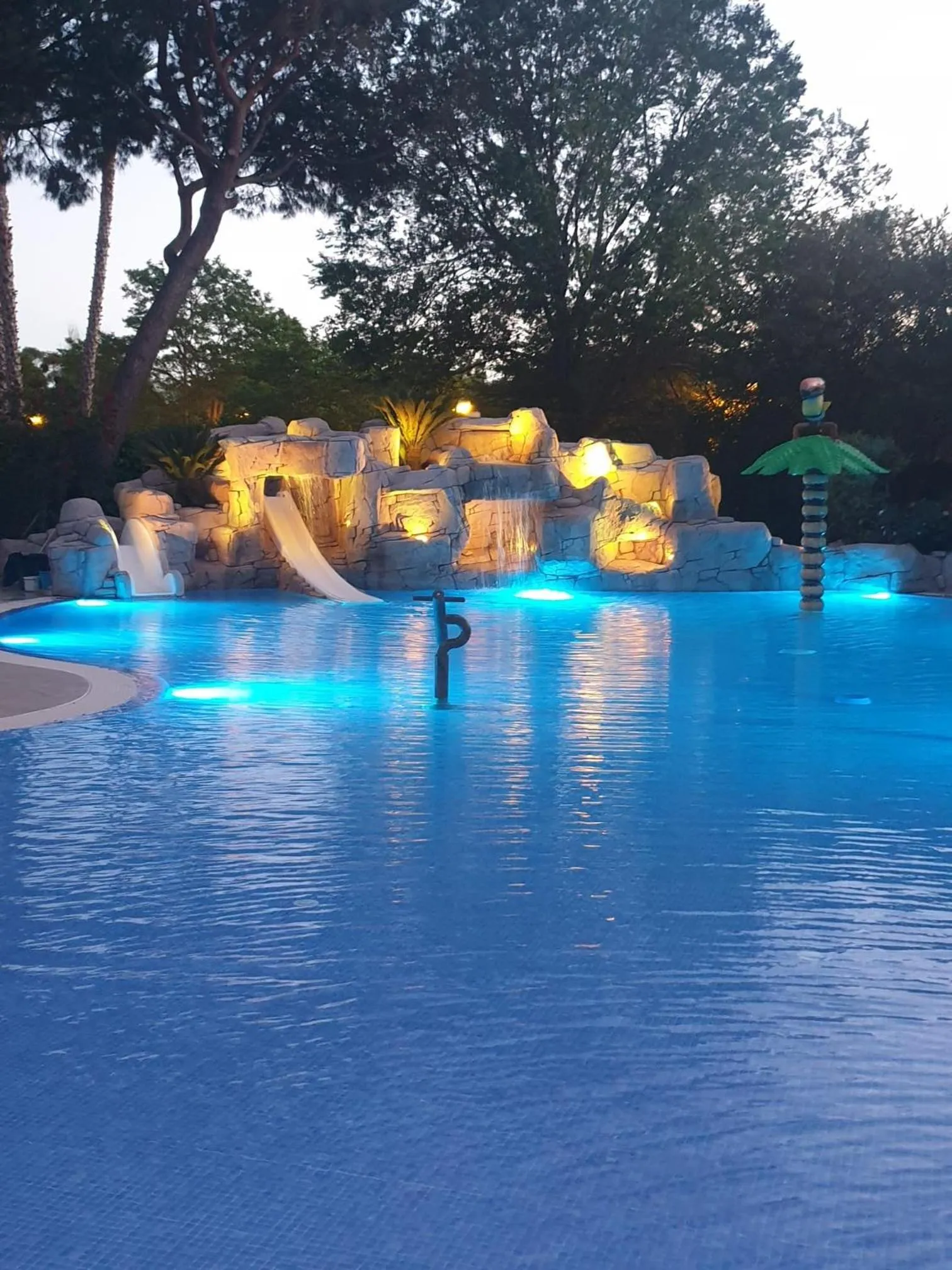 Swimming pool in Hotel Beverly Park & Spa
