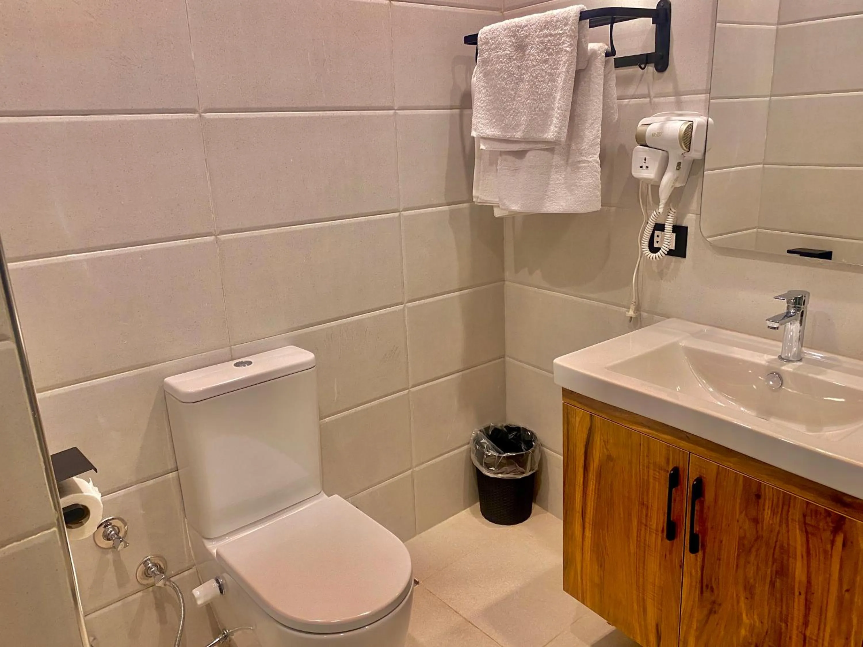 Bathroom in New Museum Guest House, Pyramids View