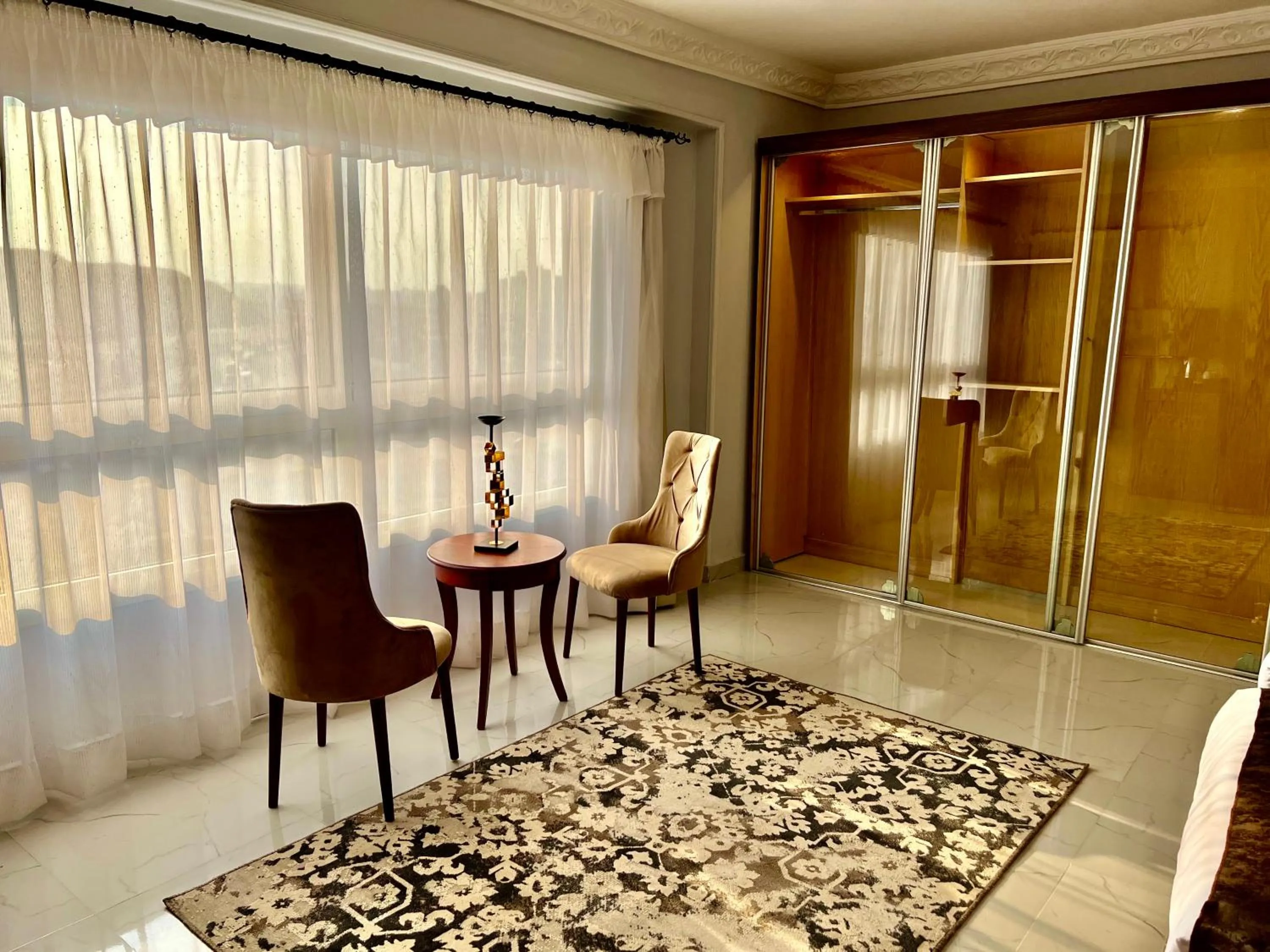 Seating area in New Museum Guest House, Pyramids View