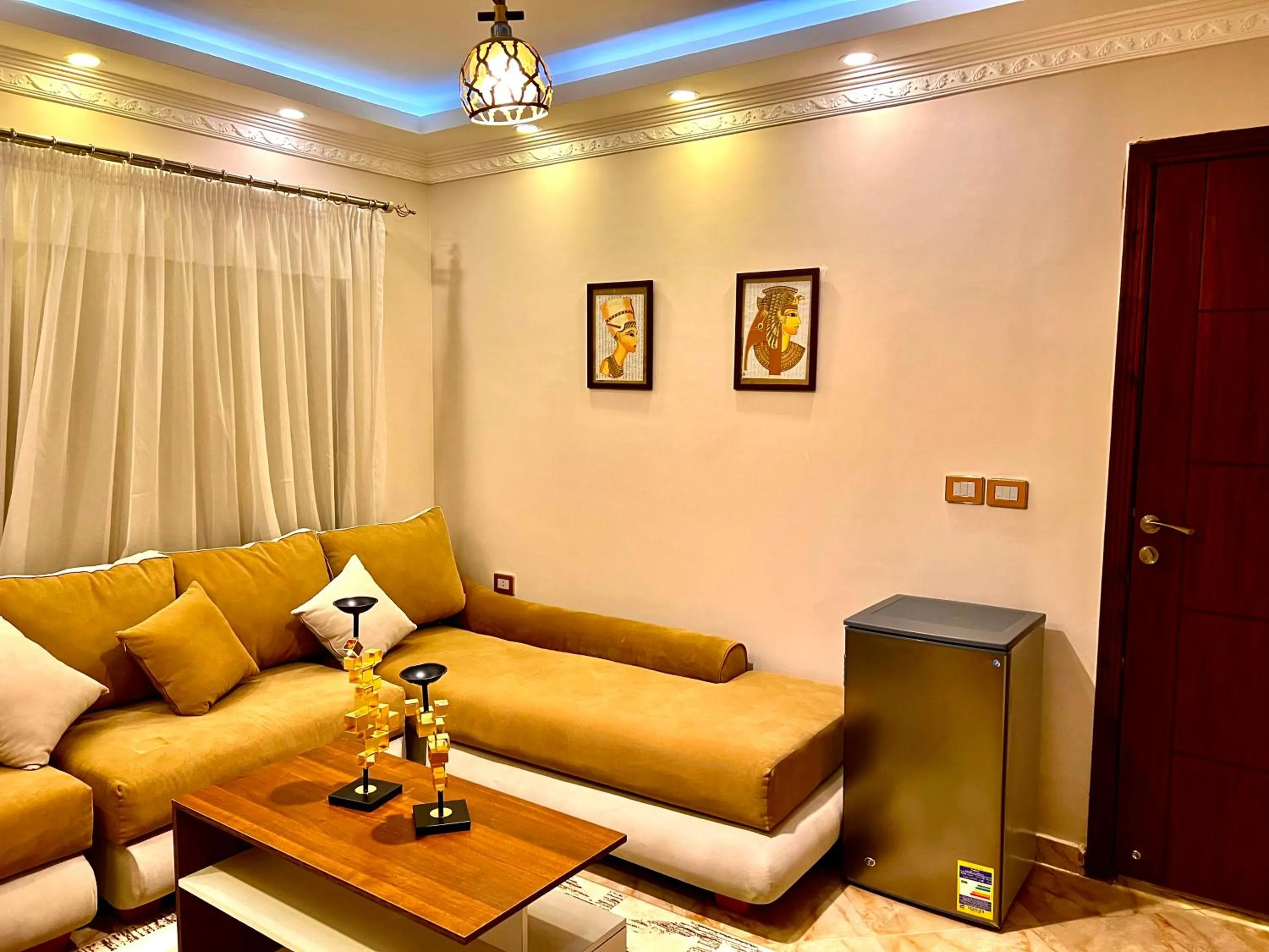 Seating area in New Museum Guest House, Pyramids View