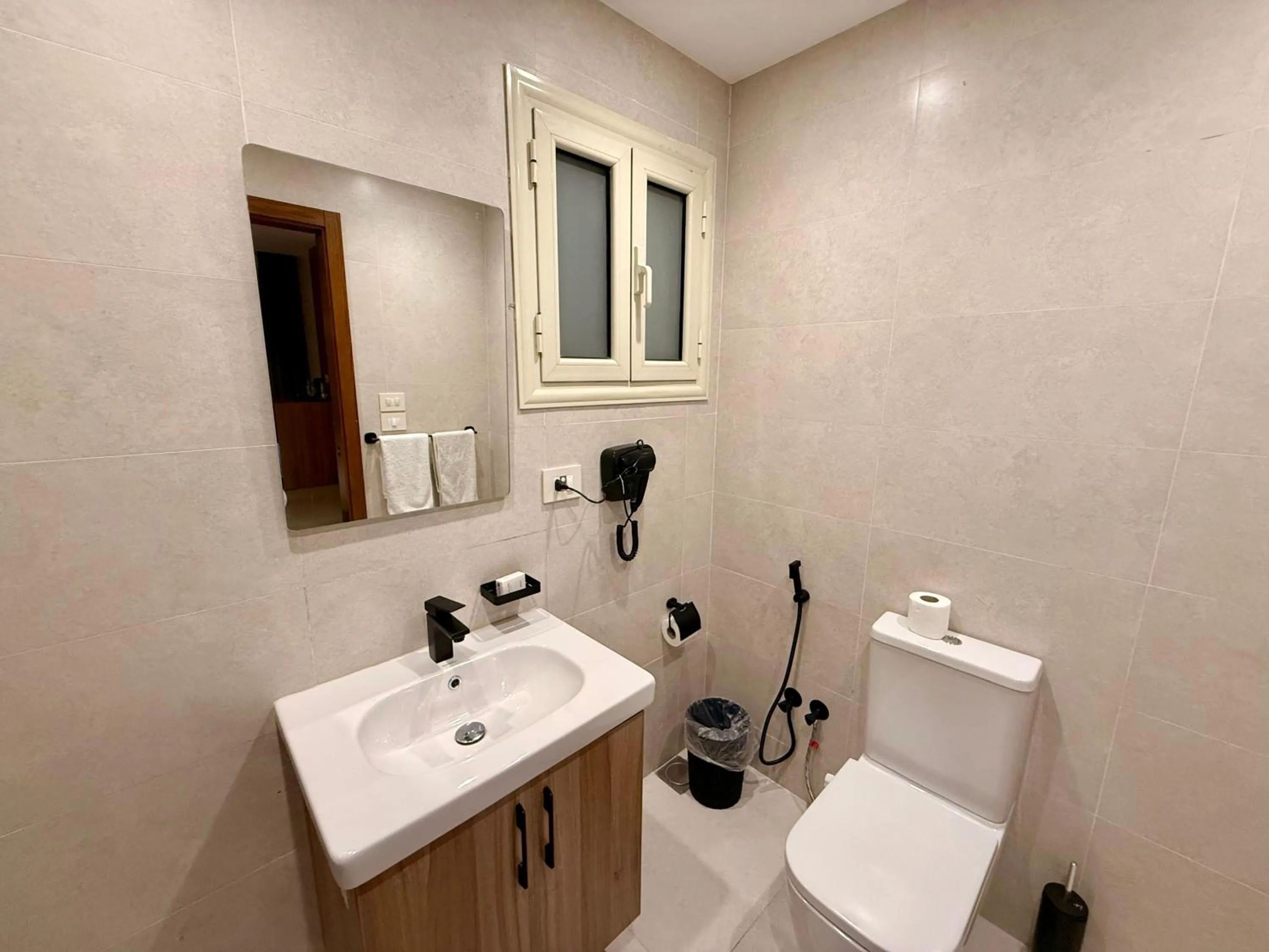 Bathroom in New Museum Guest House, Pyramids View