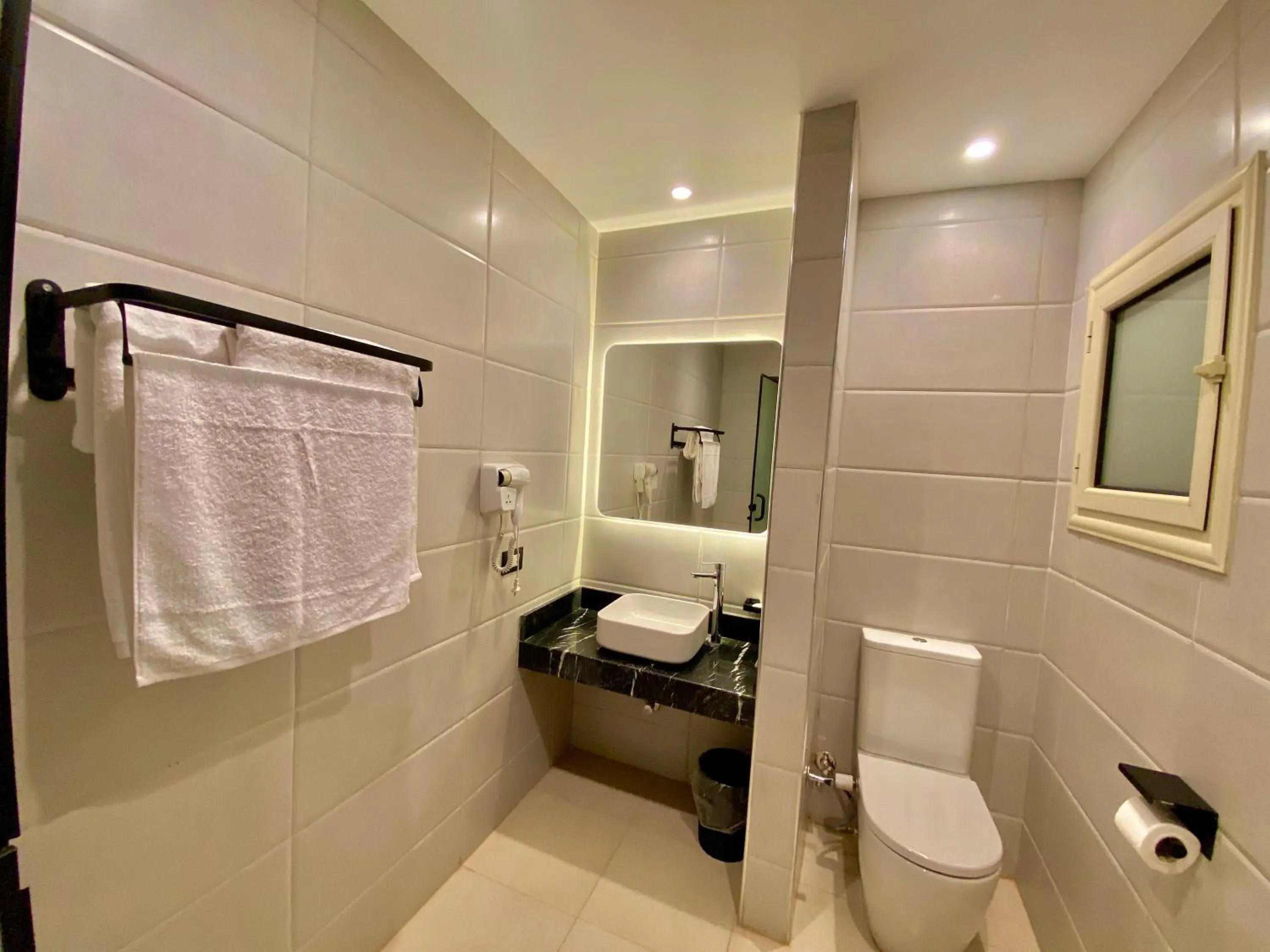 Bathroom in New Museum Guest House, Pyramids View