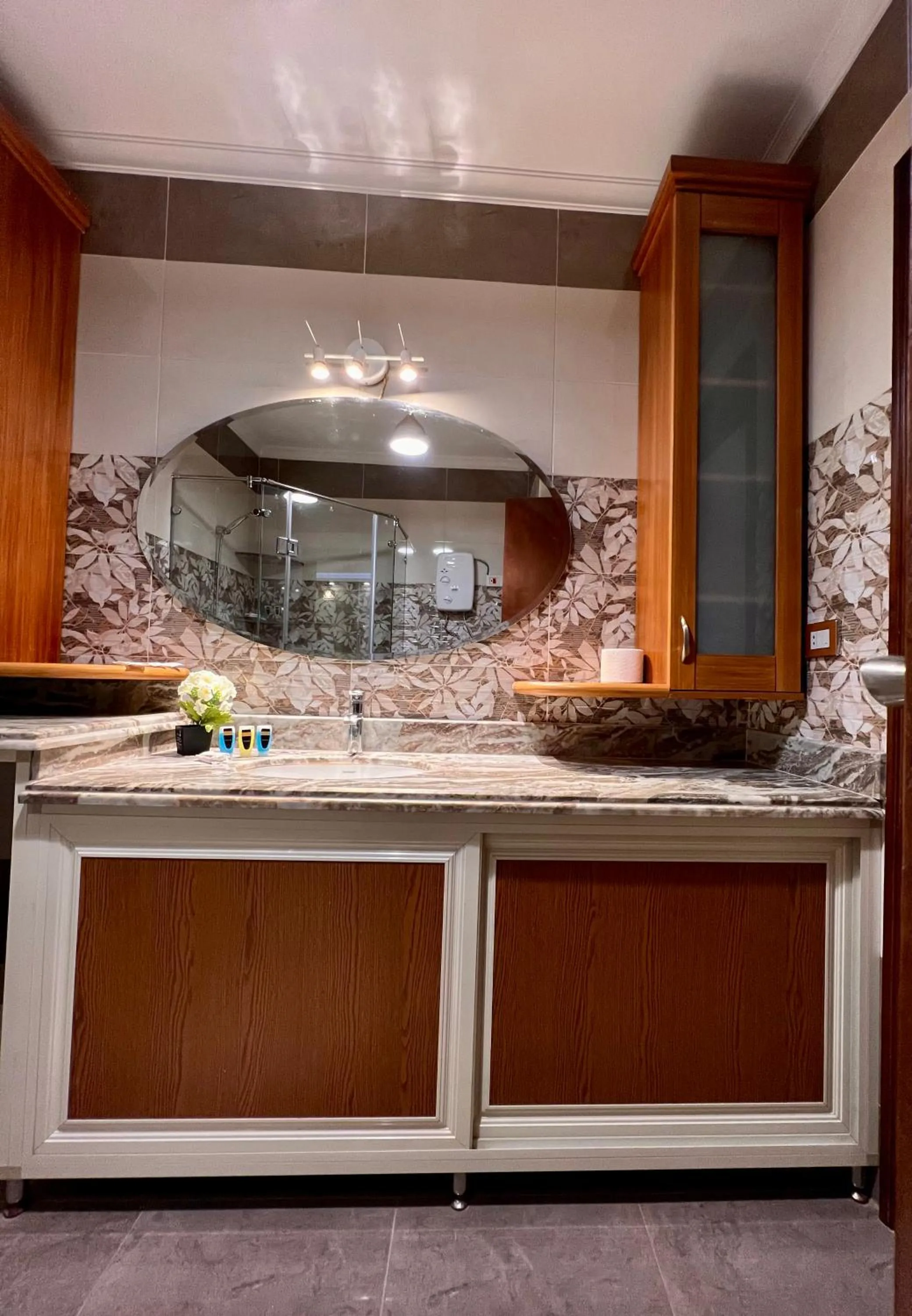 Bathroom in New Museum Guest House, Pyramids View