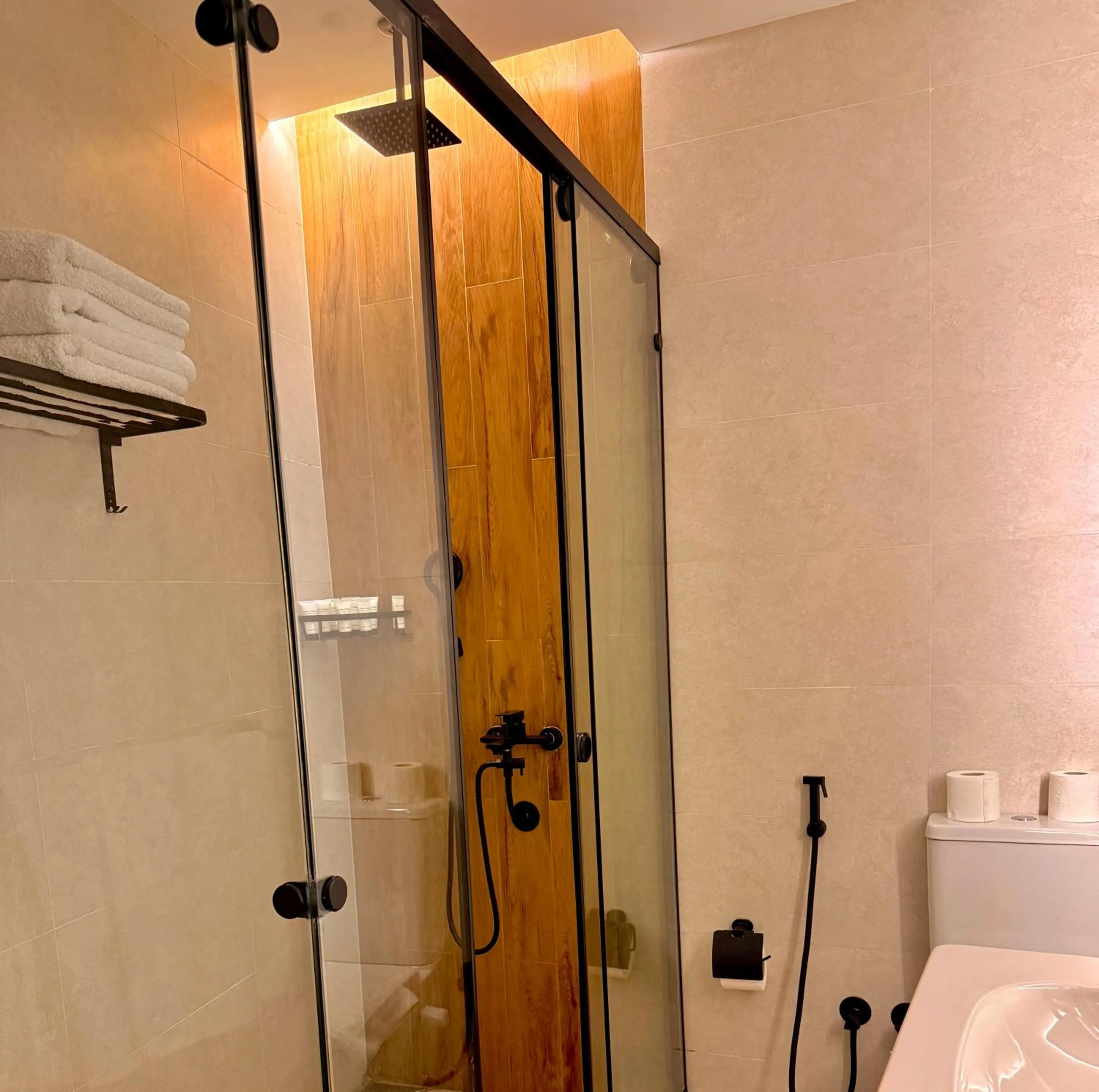 Bathroom in New Museum Guest House, Pyramids View