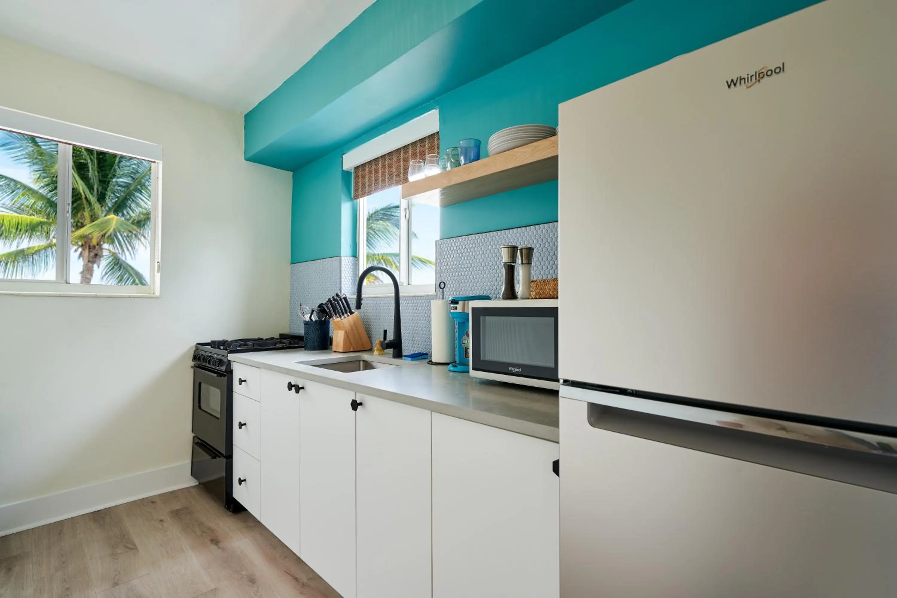 Coffee/tea facilities in Aloha Fridays