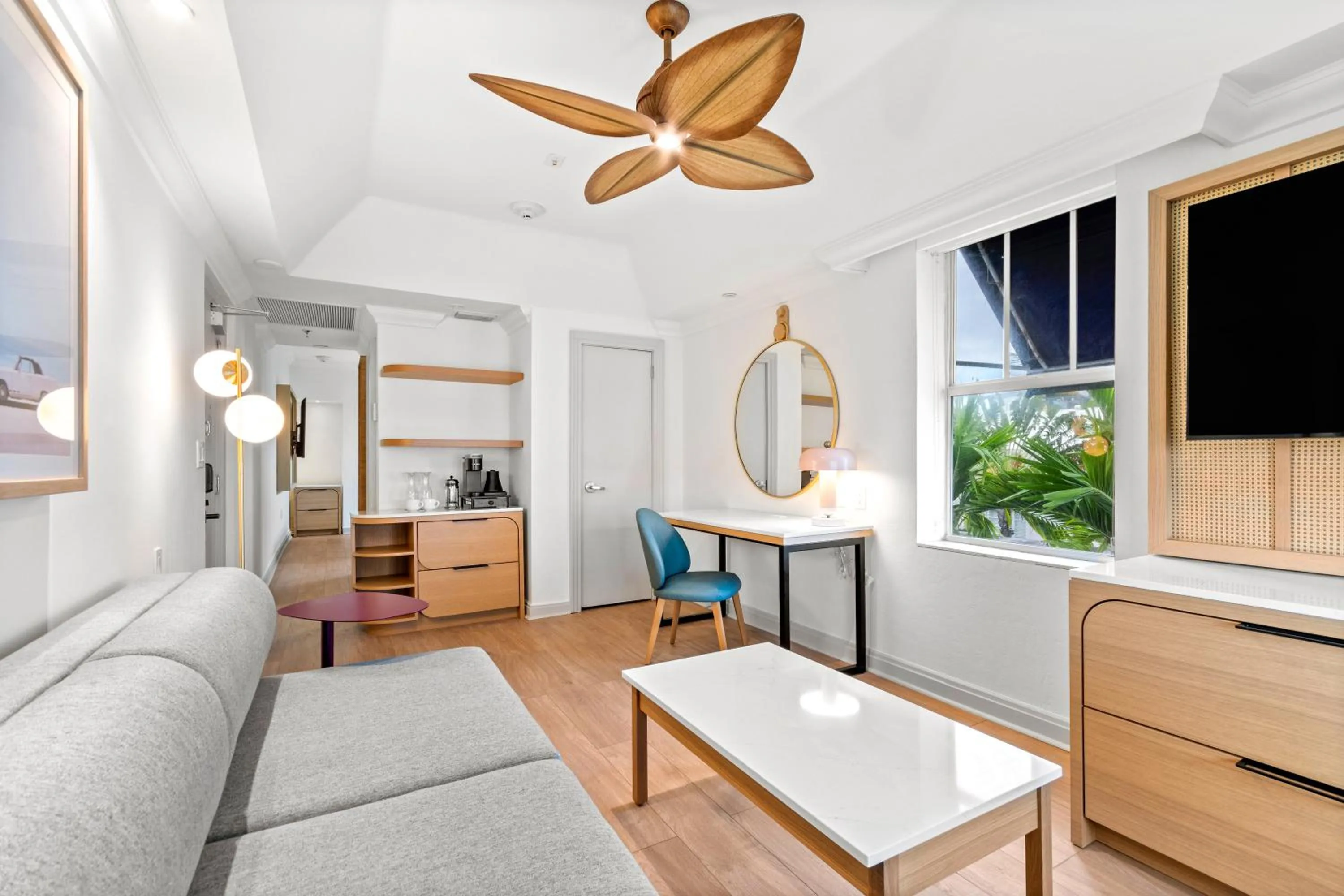 Living room, Bed in Aloha Fridays