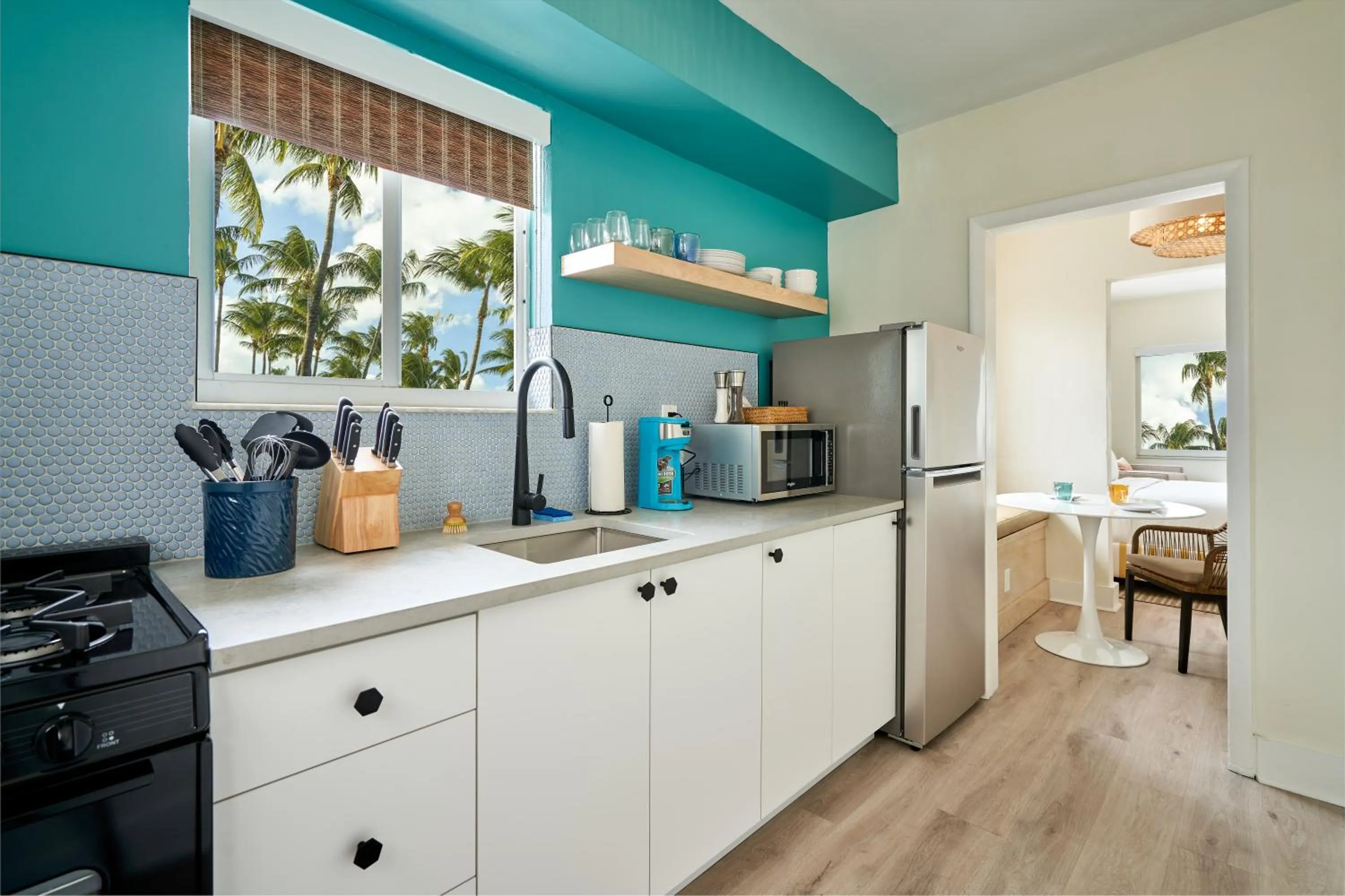 Coffee/tea facilities in Aloha Fridays