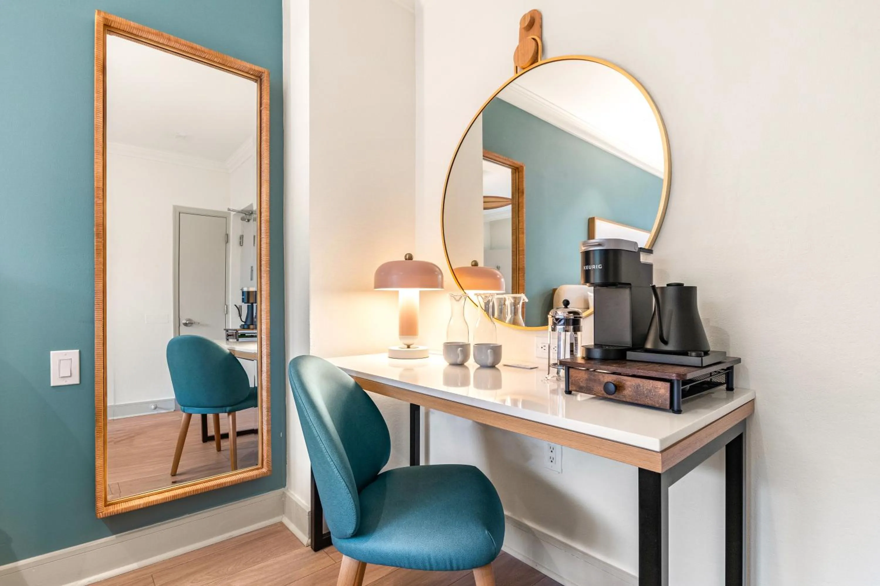 Coffee/tea facilities in Aloha Fridays