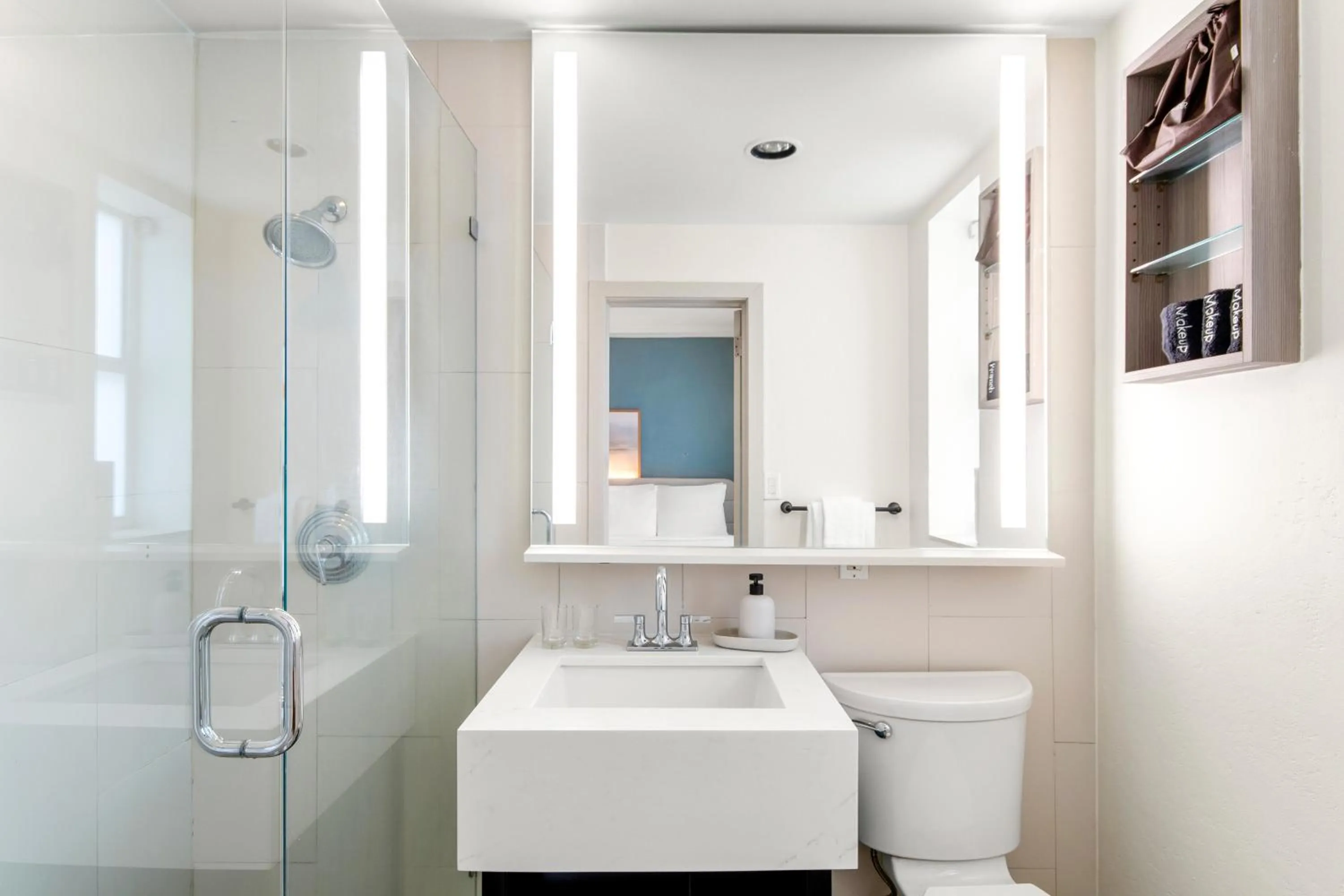 Shower in Aloha Fridays