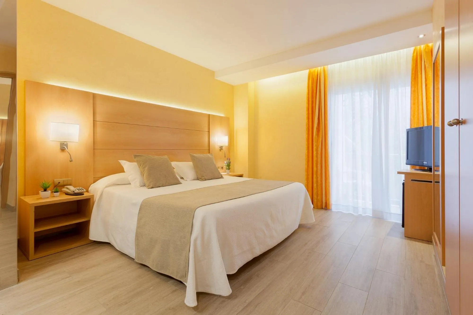 Bed in Hotel Pimar & Spa