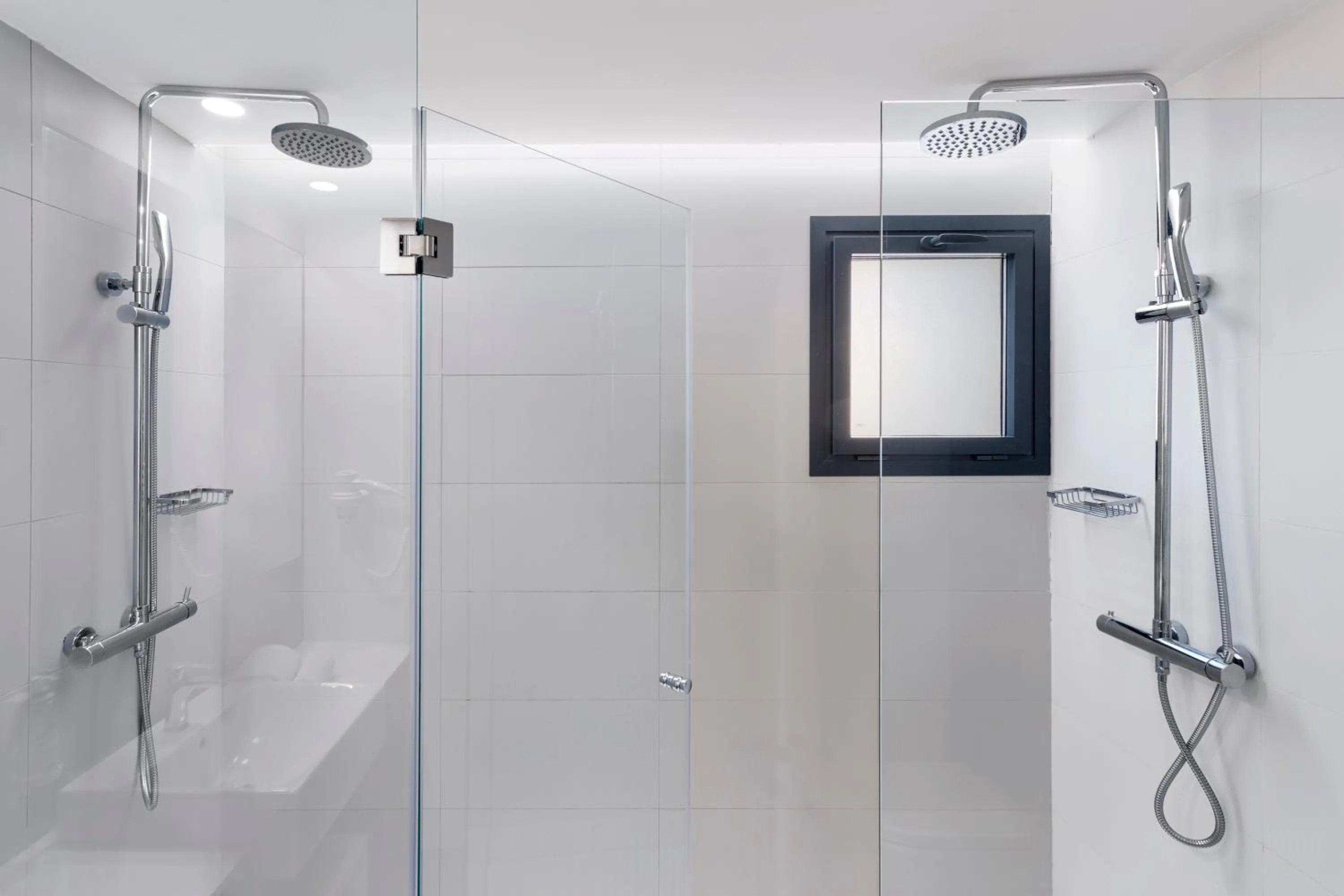 Shower in B&B HOTEL Donostia Aeropuerto