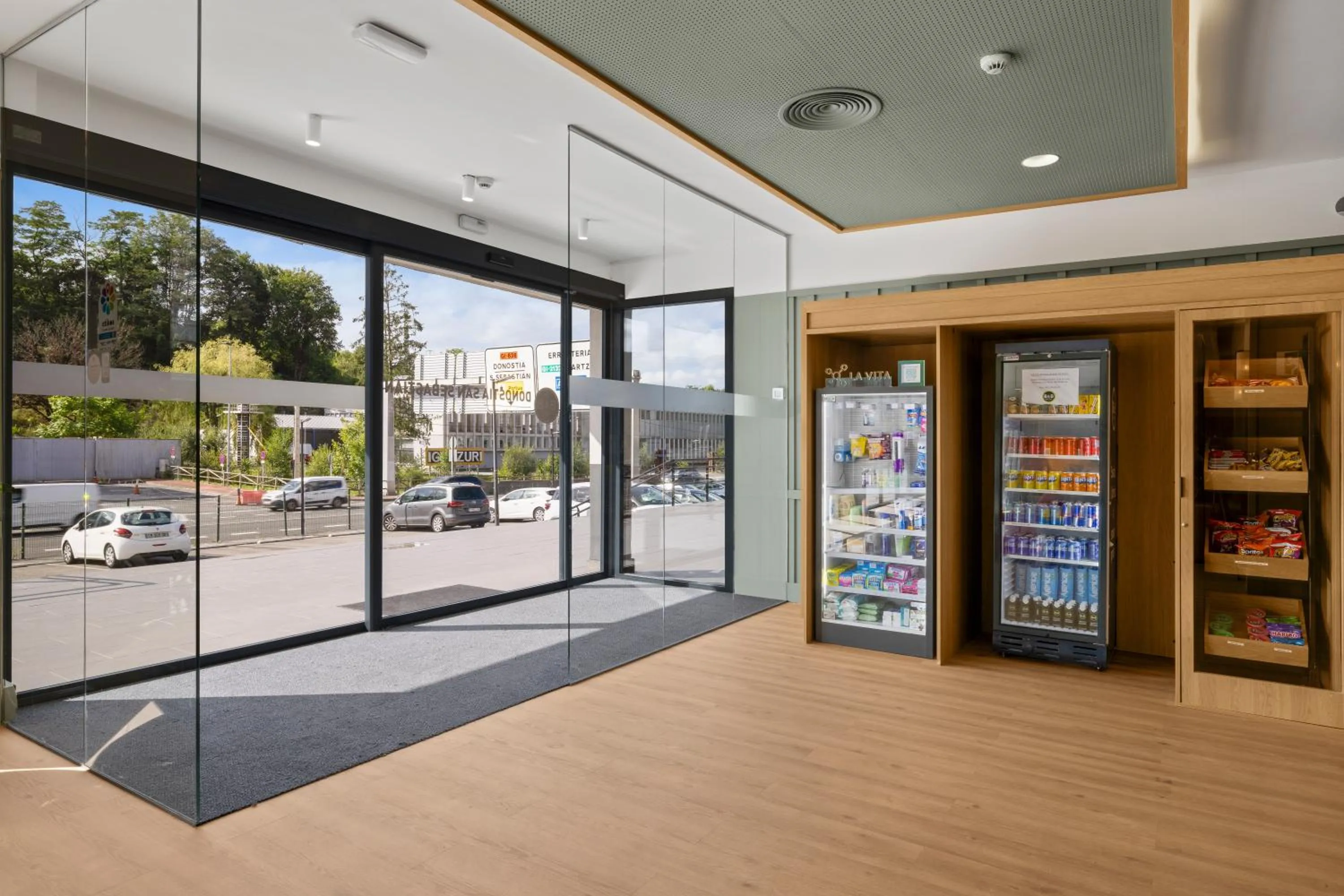 Lobby or reception in B&B HOTEL Donostia Aeropuerto