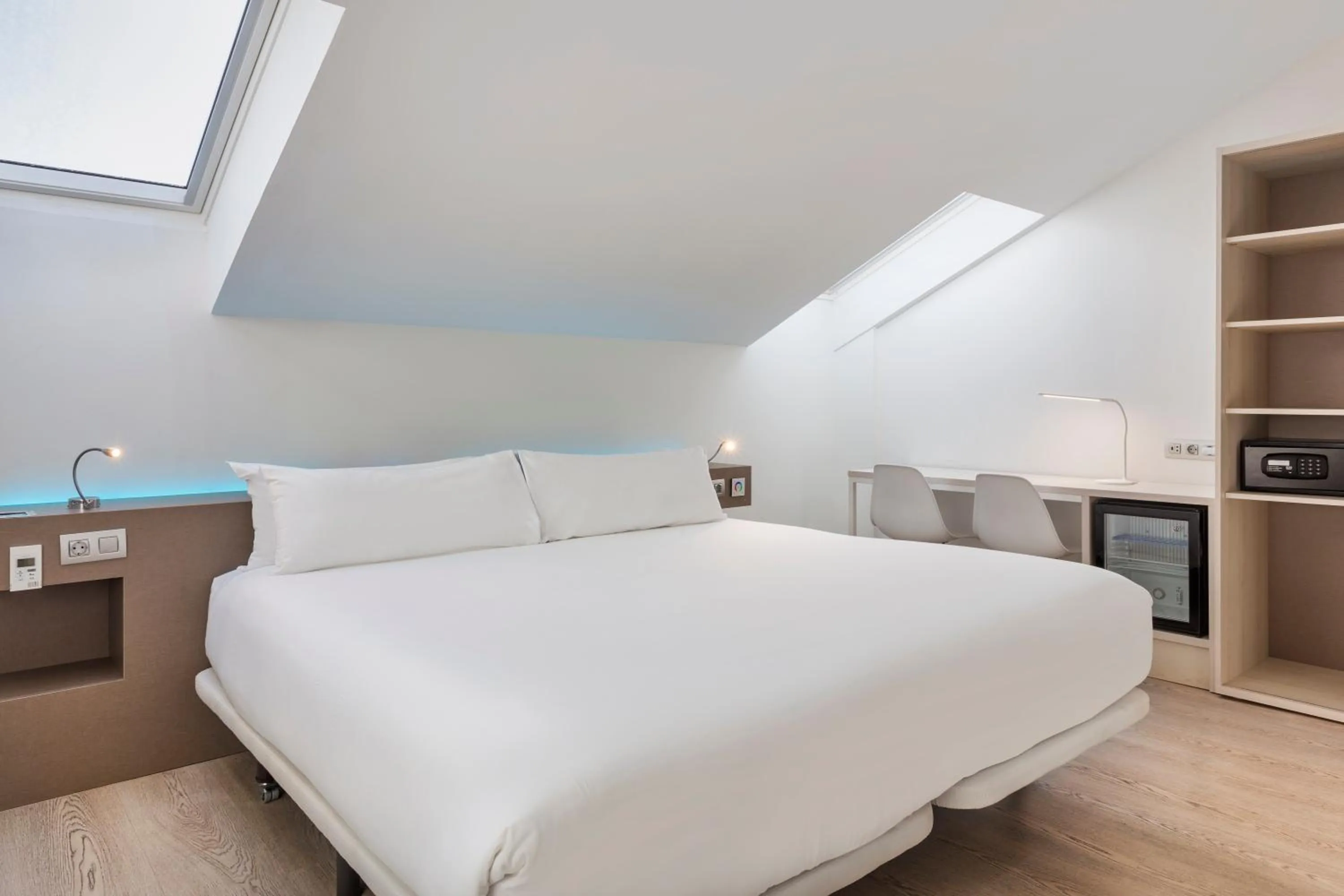 Photo of the whole room, Bed in B&B HOTEL Donostia Aeropuerto