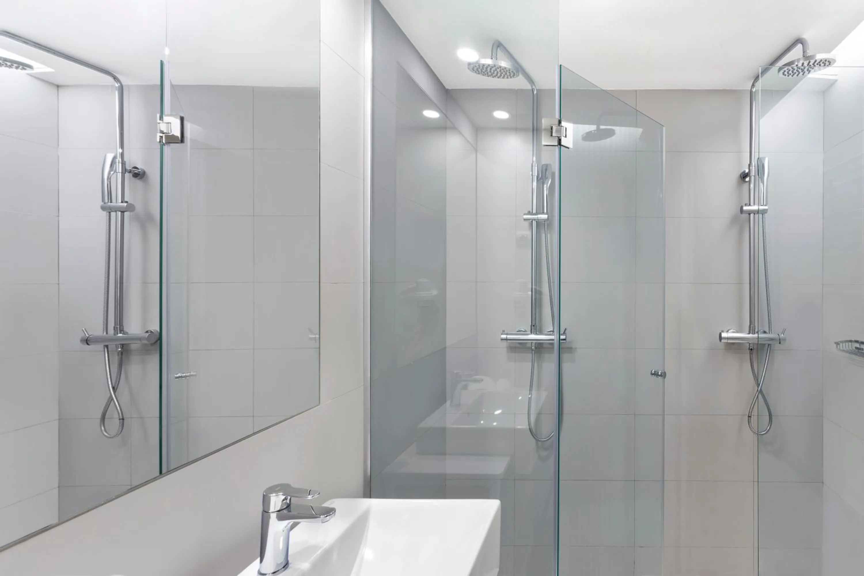 Shower in B&B HOTEL Donostia Aeropuerto