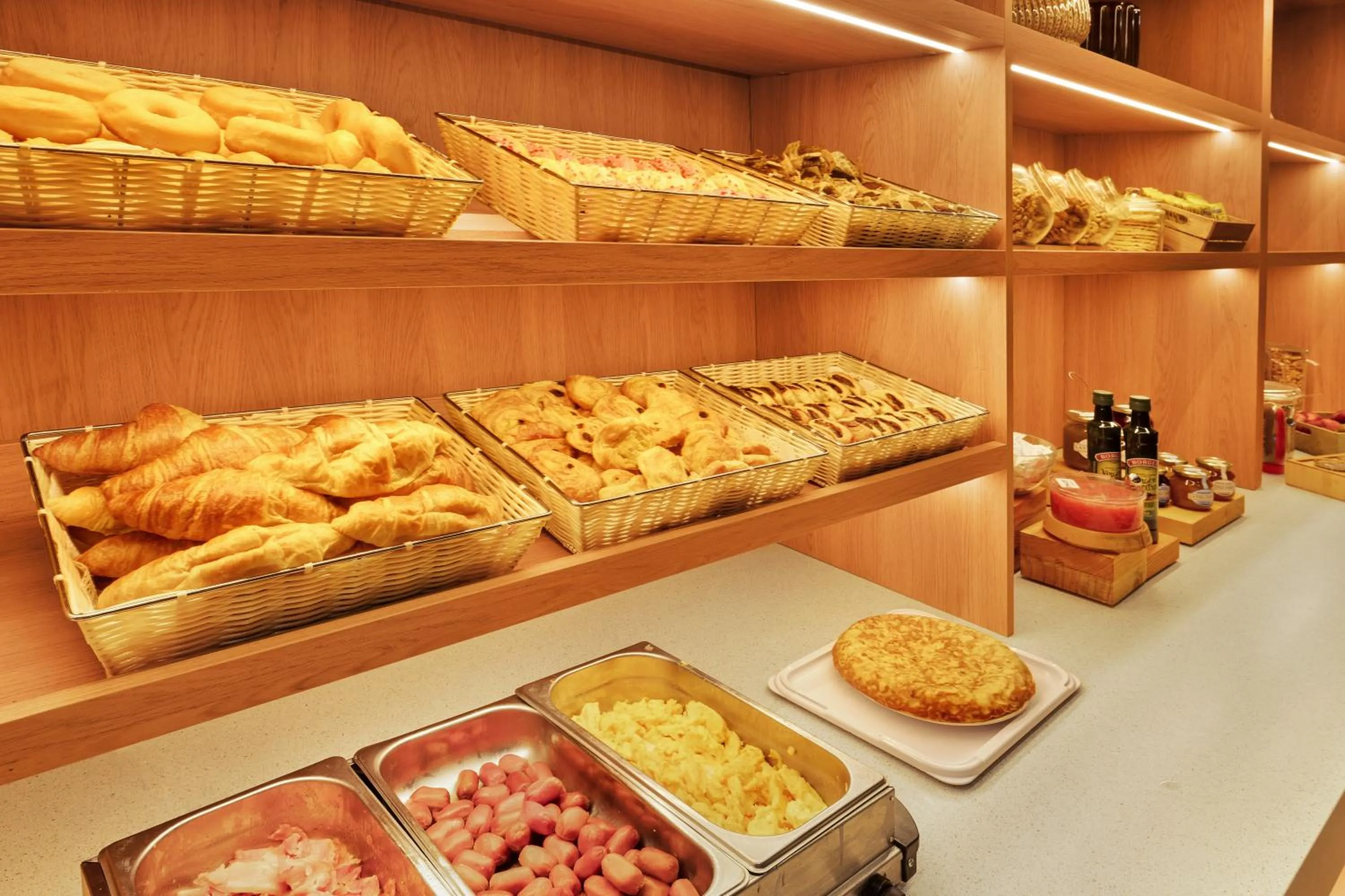 Buffet breakfast in B&B HOTEL Donostia Aeropuerto