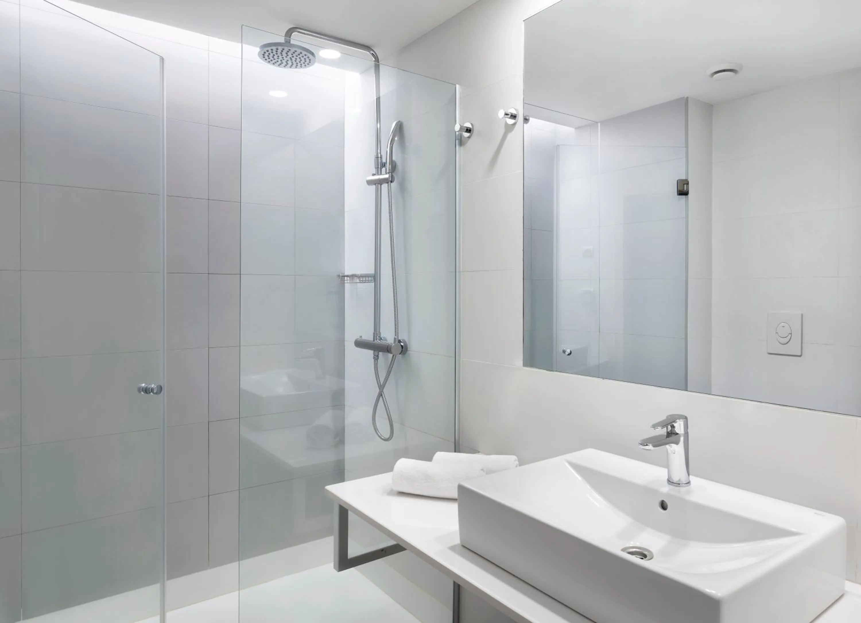 Bathroom in B&B HOTEL Donostia Aeropuerto