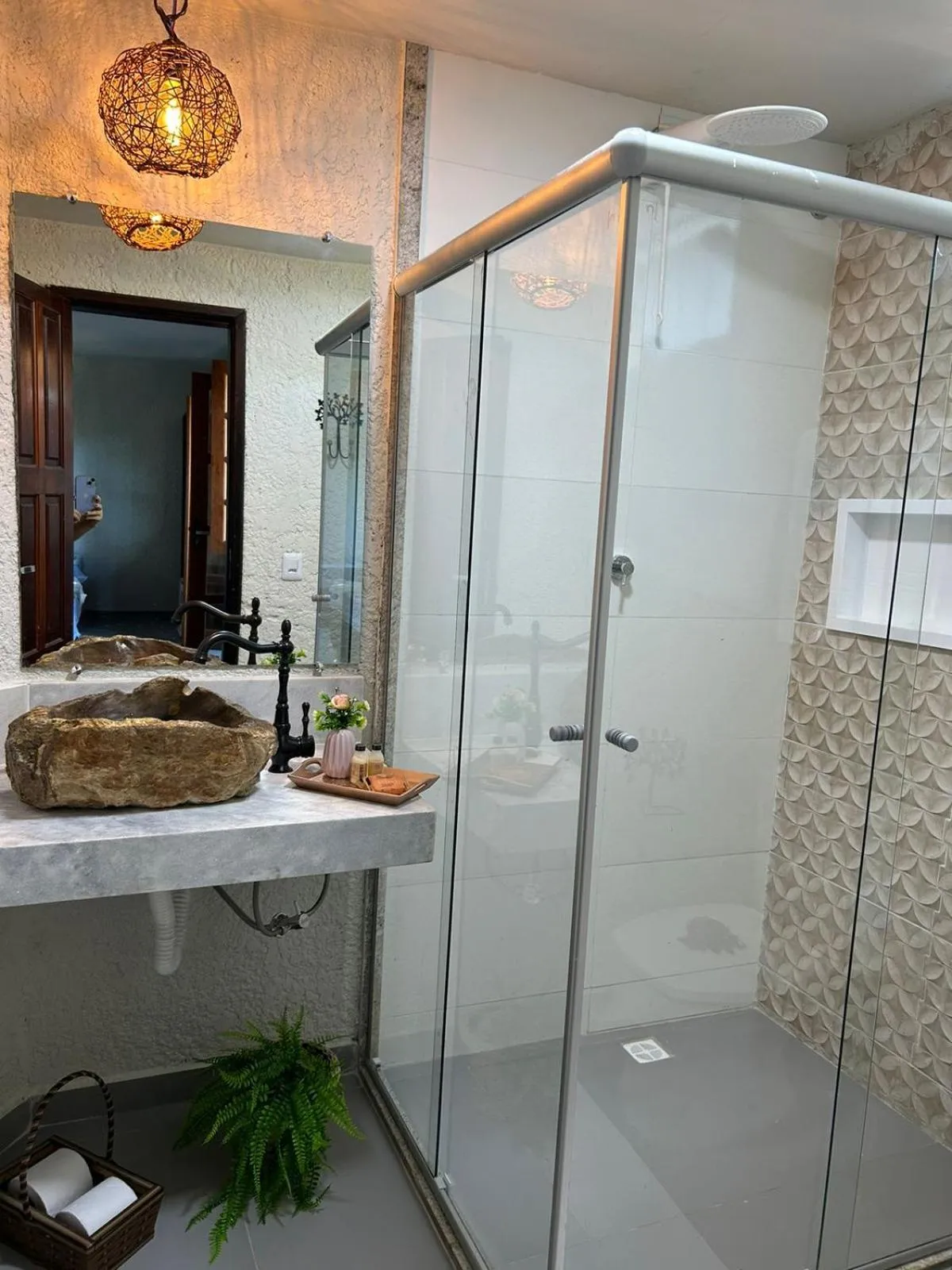 Shower in Pousada Preciosa do Arraial - com Natura e L'Occitane - recém inaugurada