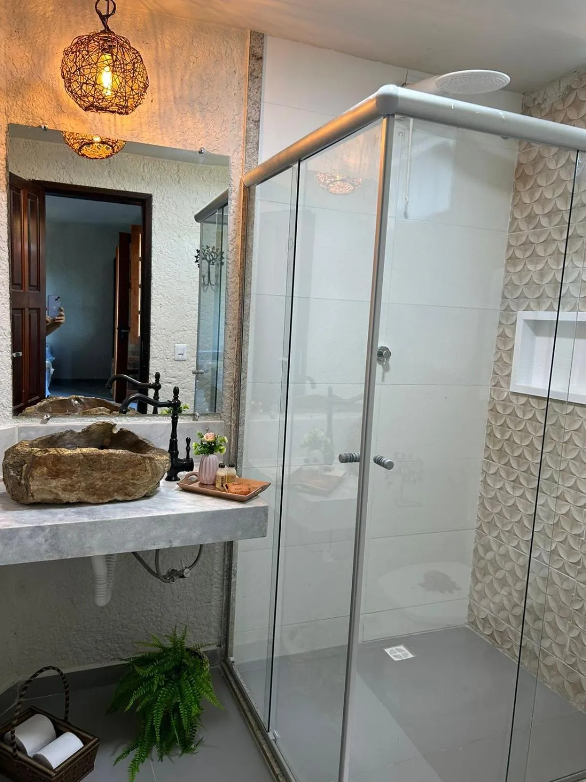 Shower in Pousada Preciosa do Arraial - com Natura e L'Occitane - recém inaugurada