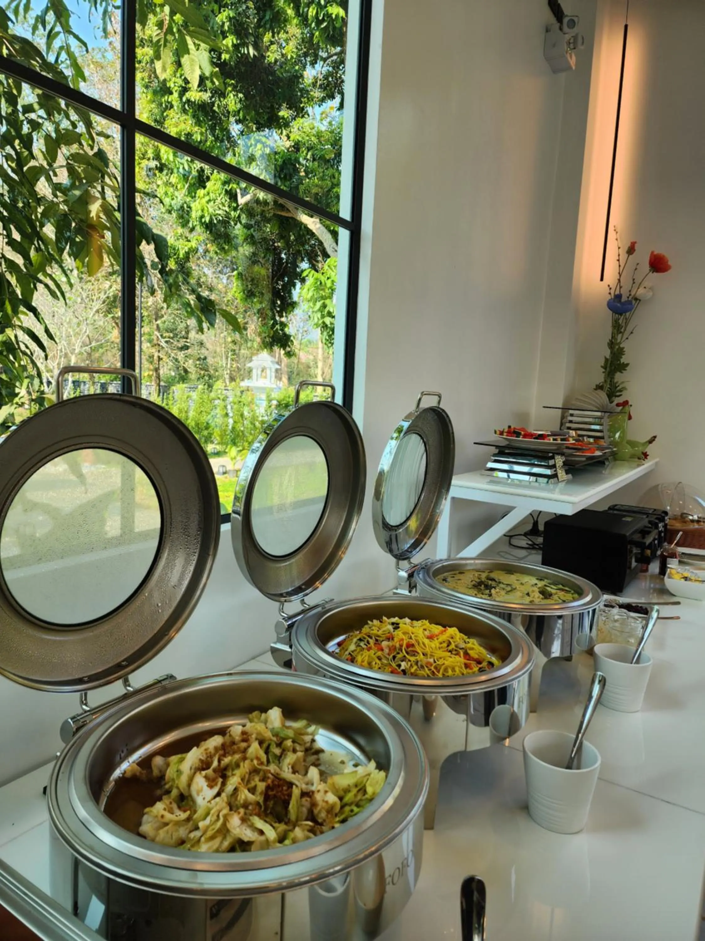 Food and drinks in VeeVaree Riverkwai Resort