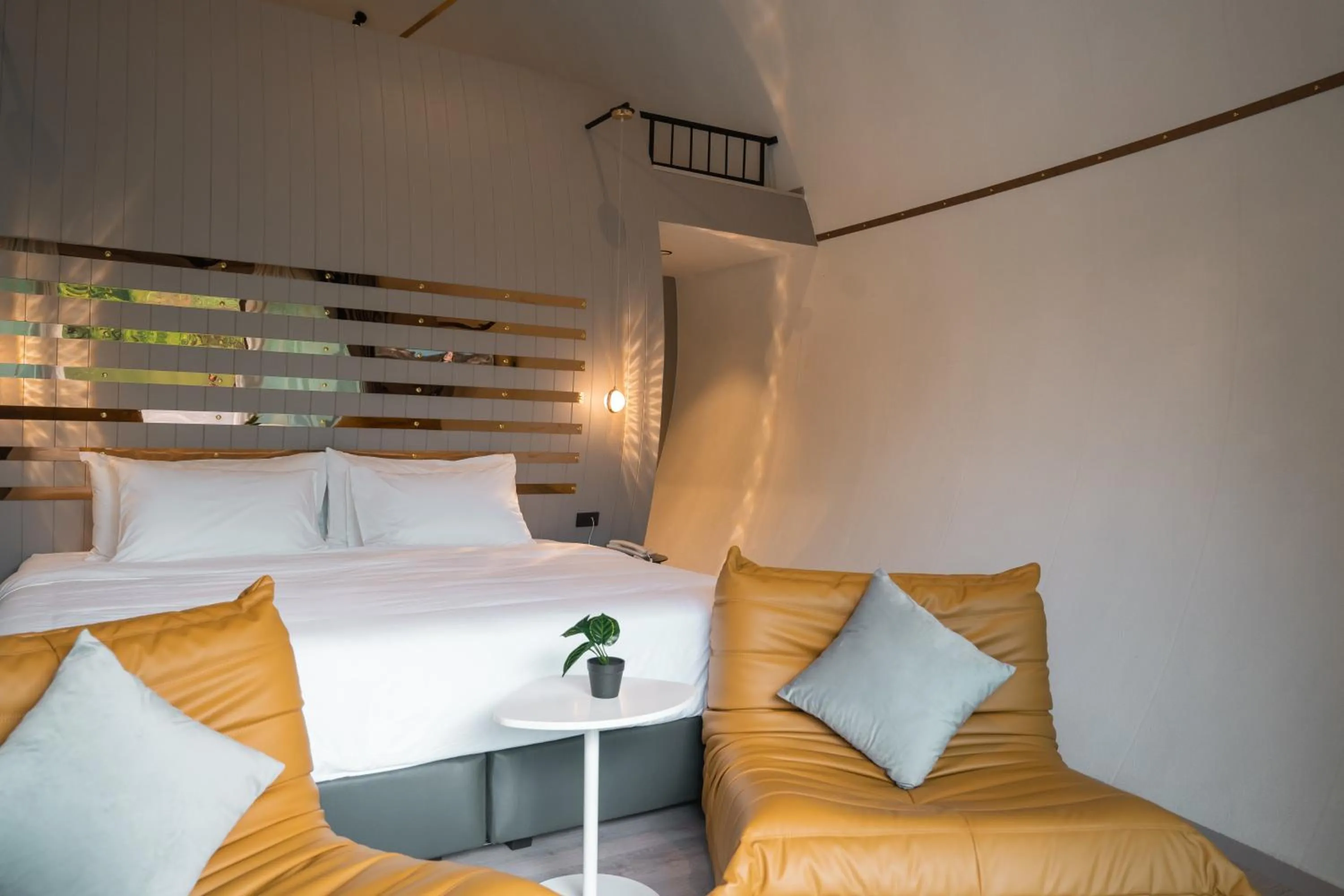 Bed in VeeVaree Riverkwai Resort